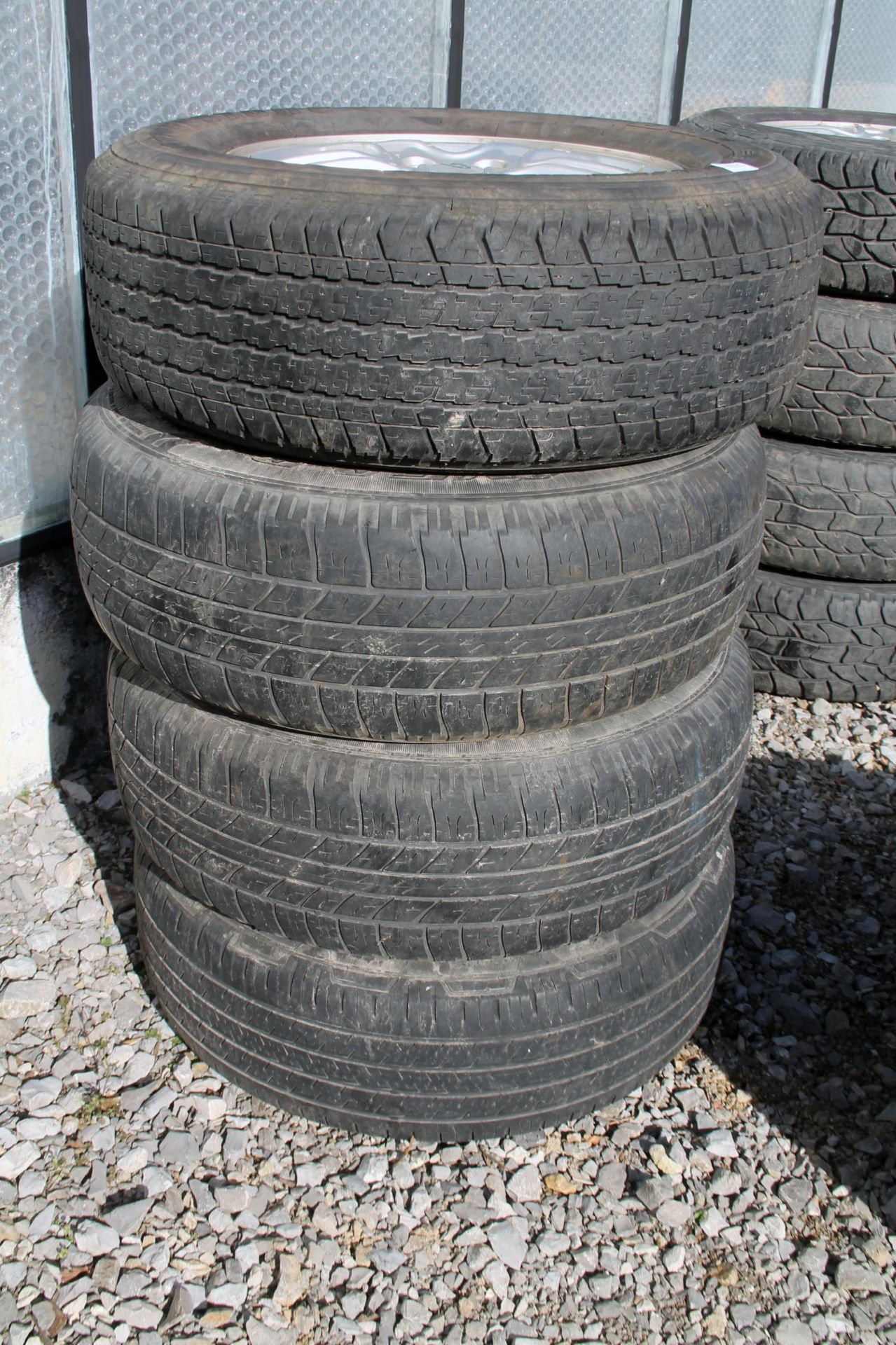 4 LAND ROVER WHEELS AND TYRES 255/65-R17 NO VAT