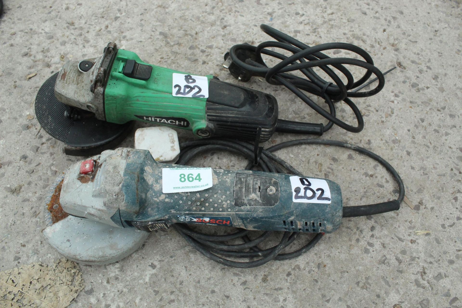 HITACHI 240V ANGLE GRINDER (GWO) AND BOSCH 240V ANGLE GRINDER (GWO) NO VAT