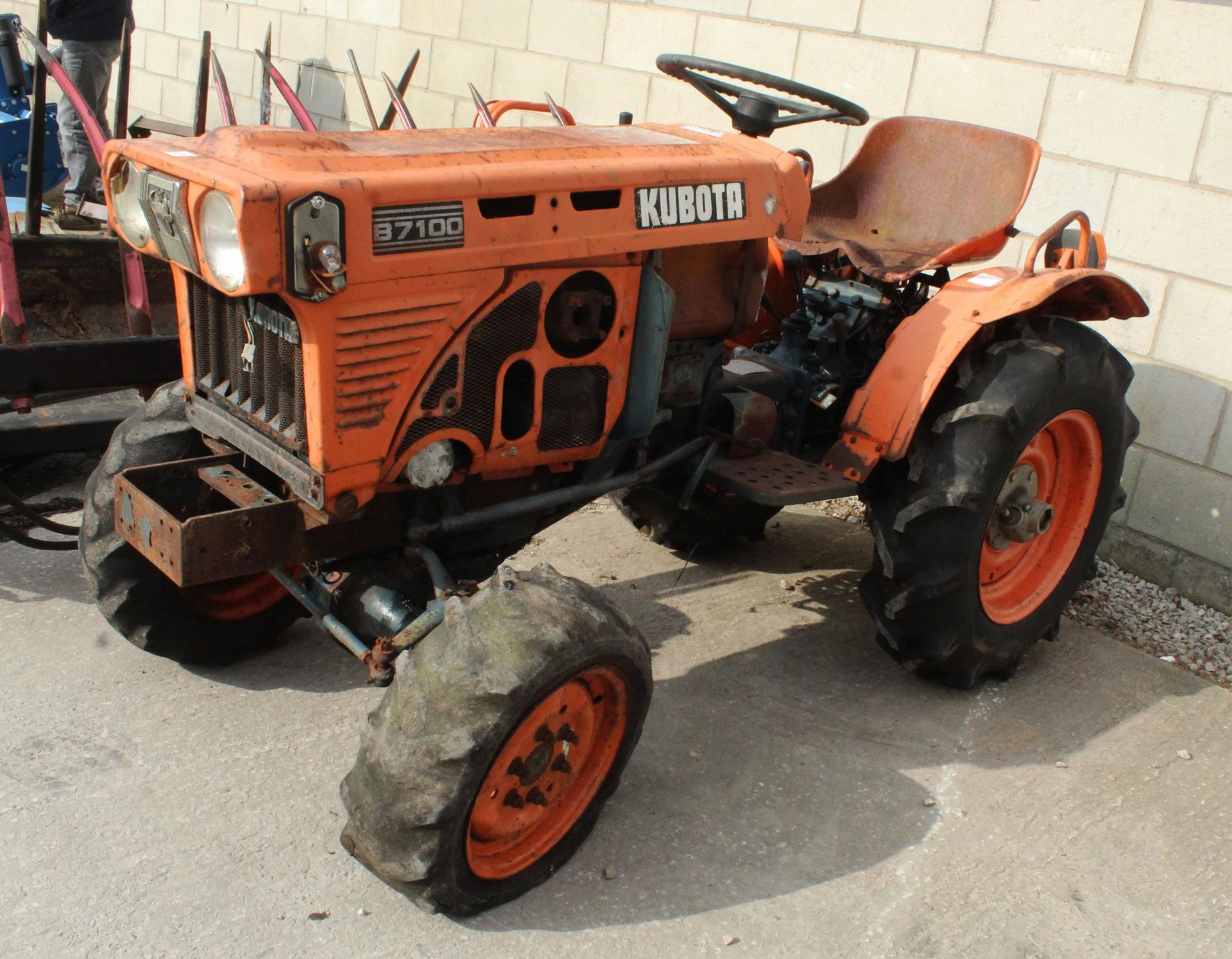 KUBOTA B7100 MINI TRACTOR NO VAT