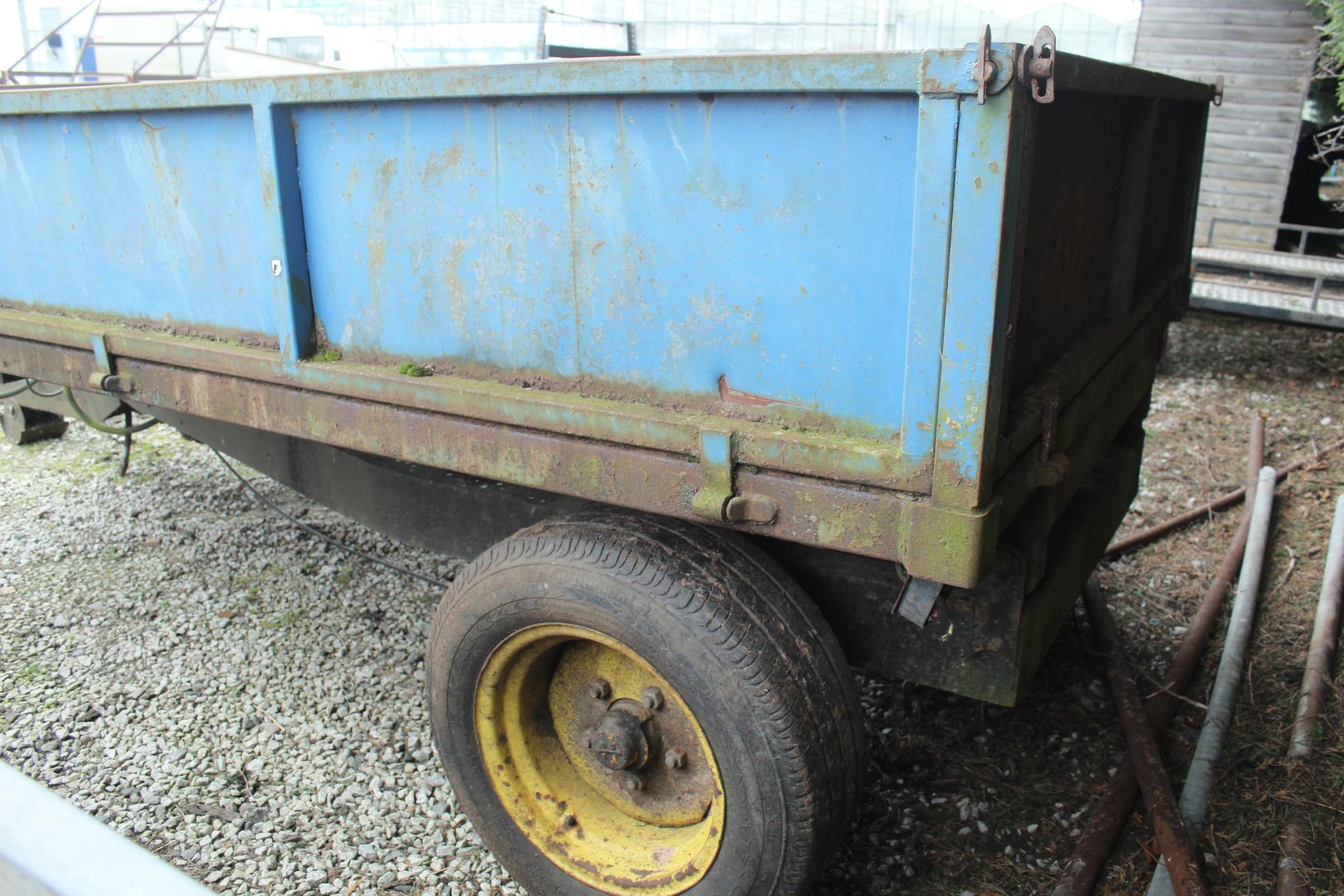 A TWO WHEEL 3 TON TIPPING TRAILER IN WORKING ORDER NO VAT - Image 4 of 4