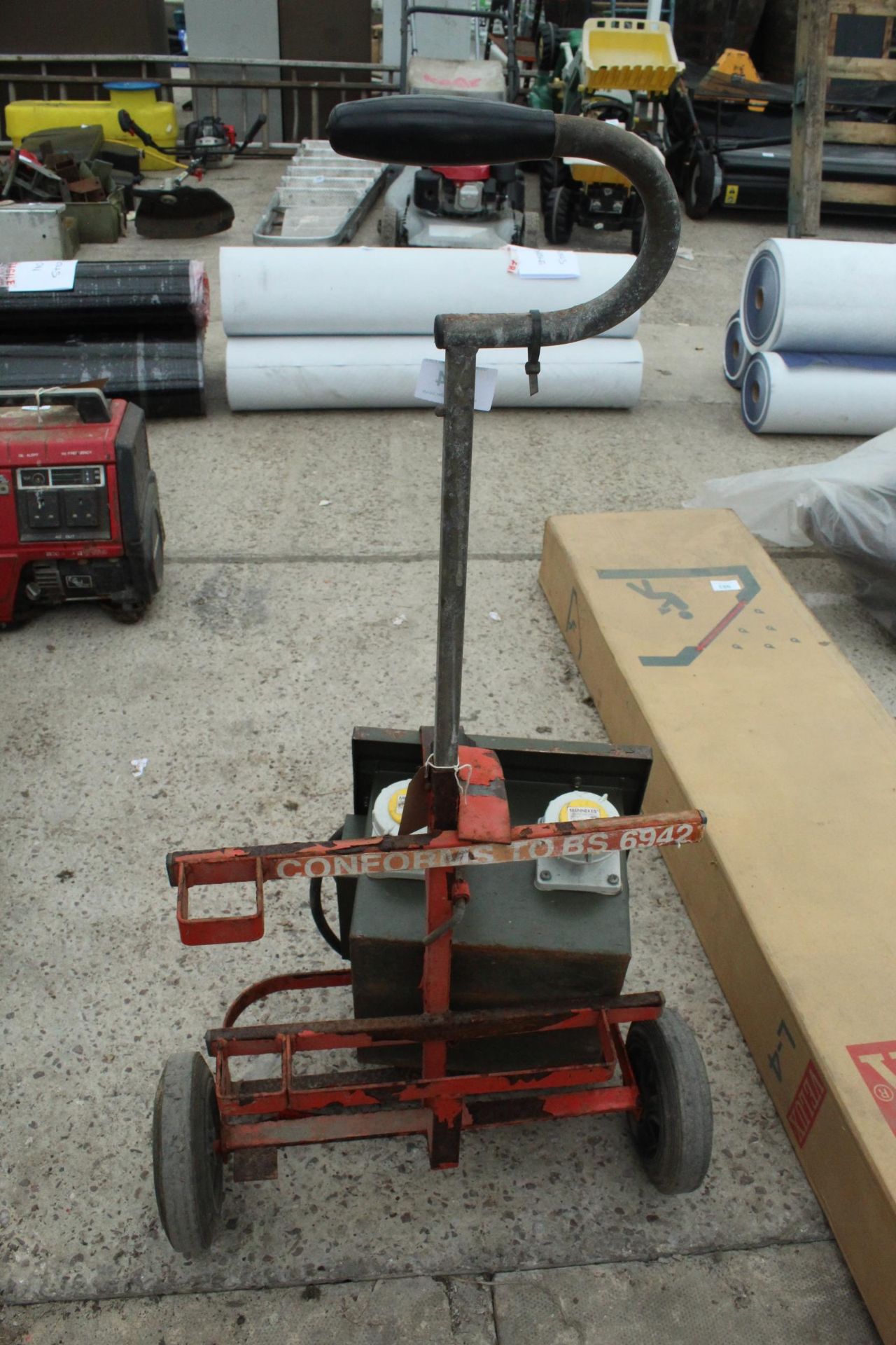 TRANSFORMER 240V TO 110V AND TROLLEY + VAT - Bild 2 aus 2