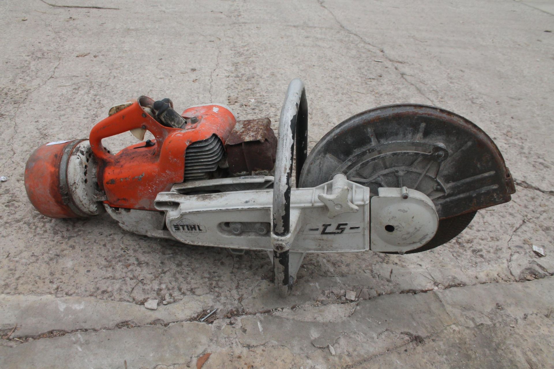 A PETROL STIHL STONE CUTTER NO VAT