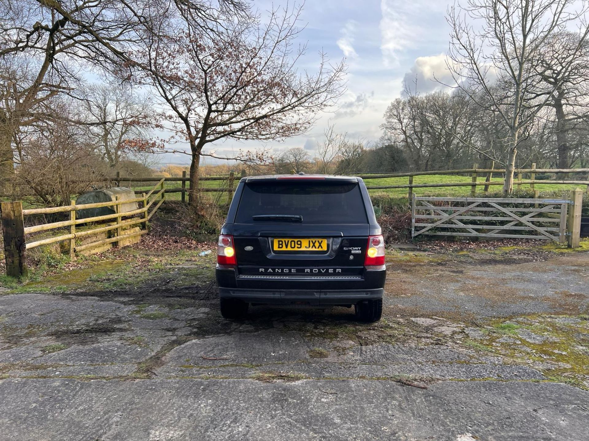 RANGE ROVER SPORT HSE ESTATE BV09JXX FIRST REG 01/03/09 DIESEL MOT 15/02/25 2 KEYS APPROX 106563 - Bild 4 aus 12