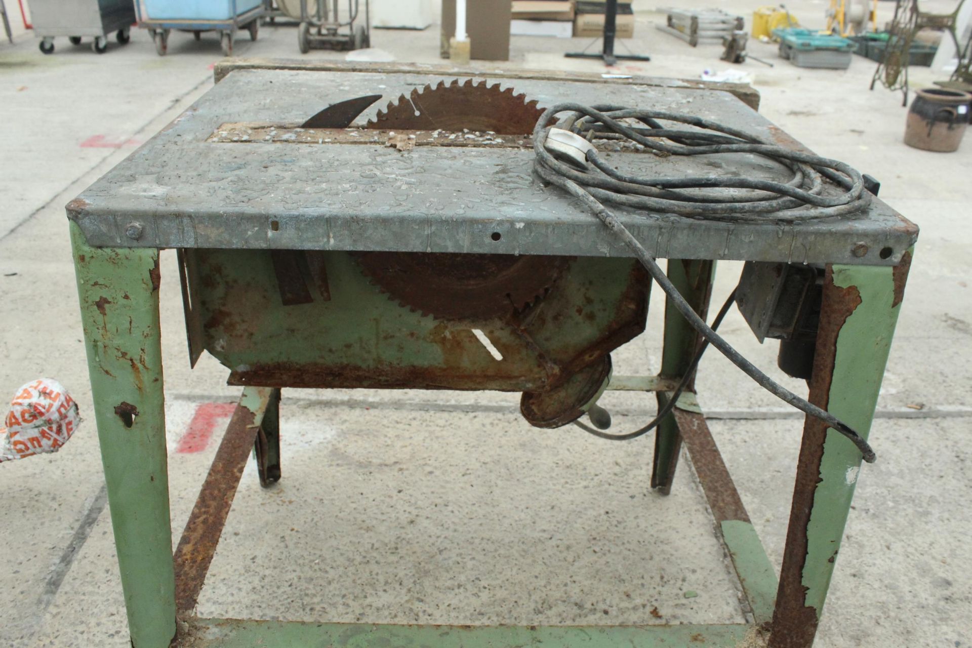 TABLE SAW 240V IN WORKING ORDER NO VAT - Image 4 of 4