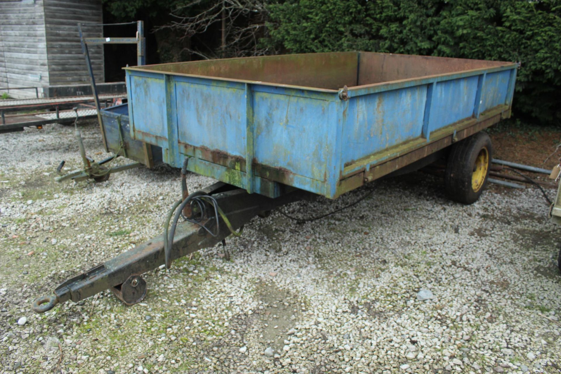 A TWO WHEEL 3 TON TIPPING TRAILER IN WORKING ORDER NO VAT - Image 2 of 4