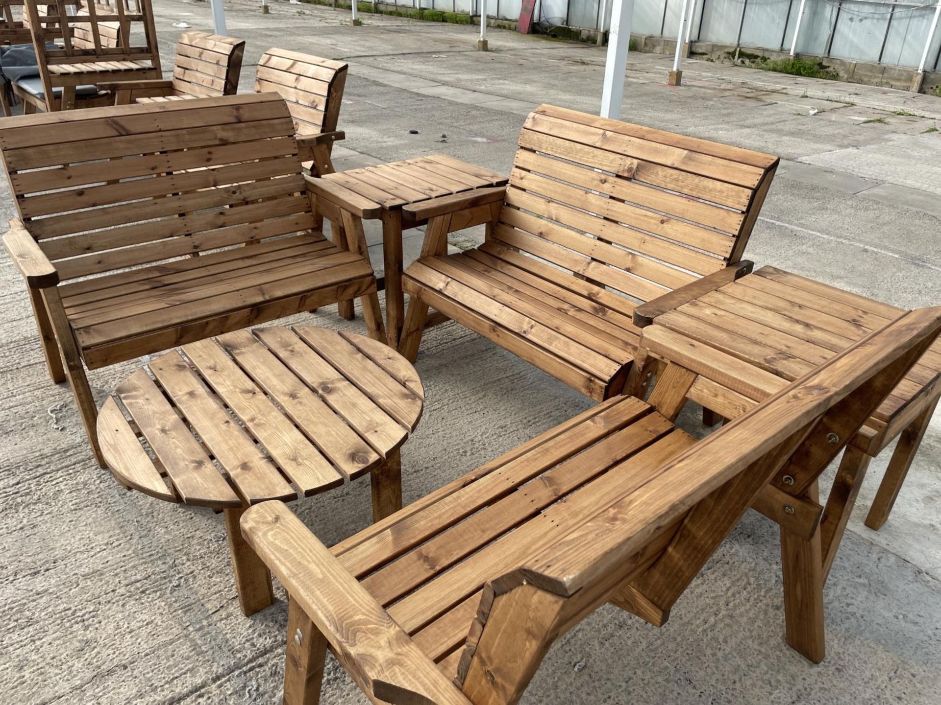 AN AS NEW EX DISPLAY CHARLES TAYLOR GARDEN FURNITURE SET THREE DOUBLE