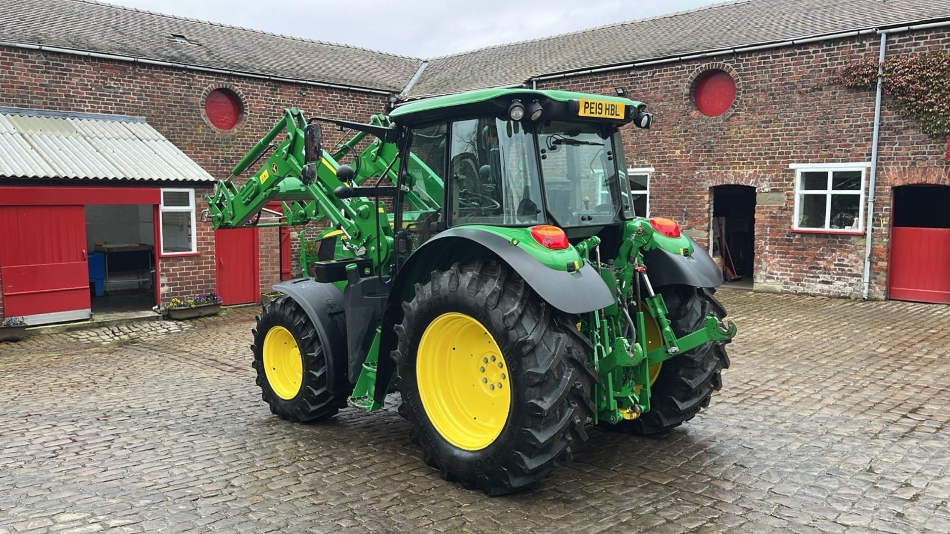 2019 JOHN DEERE 6115RC TRACTOR PE19HBL 115 HP WITH JOHN DEERE 623R FRONT LOADER 1279 HOURS AT - Image 4 of 35