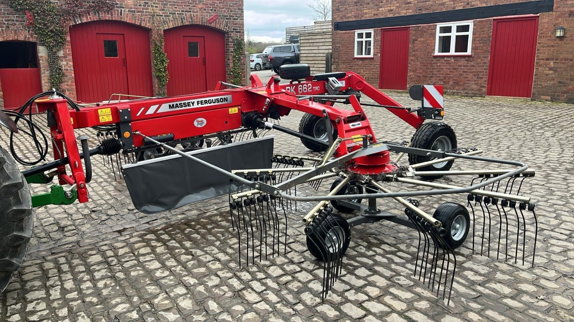 MASSEY FERGUSON RK 662 TRC ROTOR RAKE WITH OPERATORS MANUAL + VAT