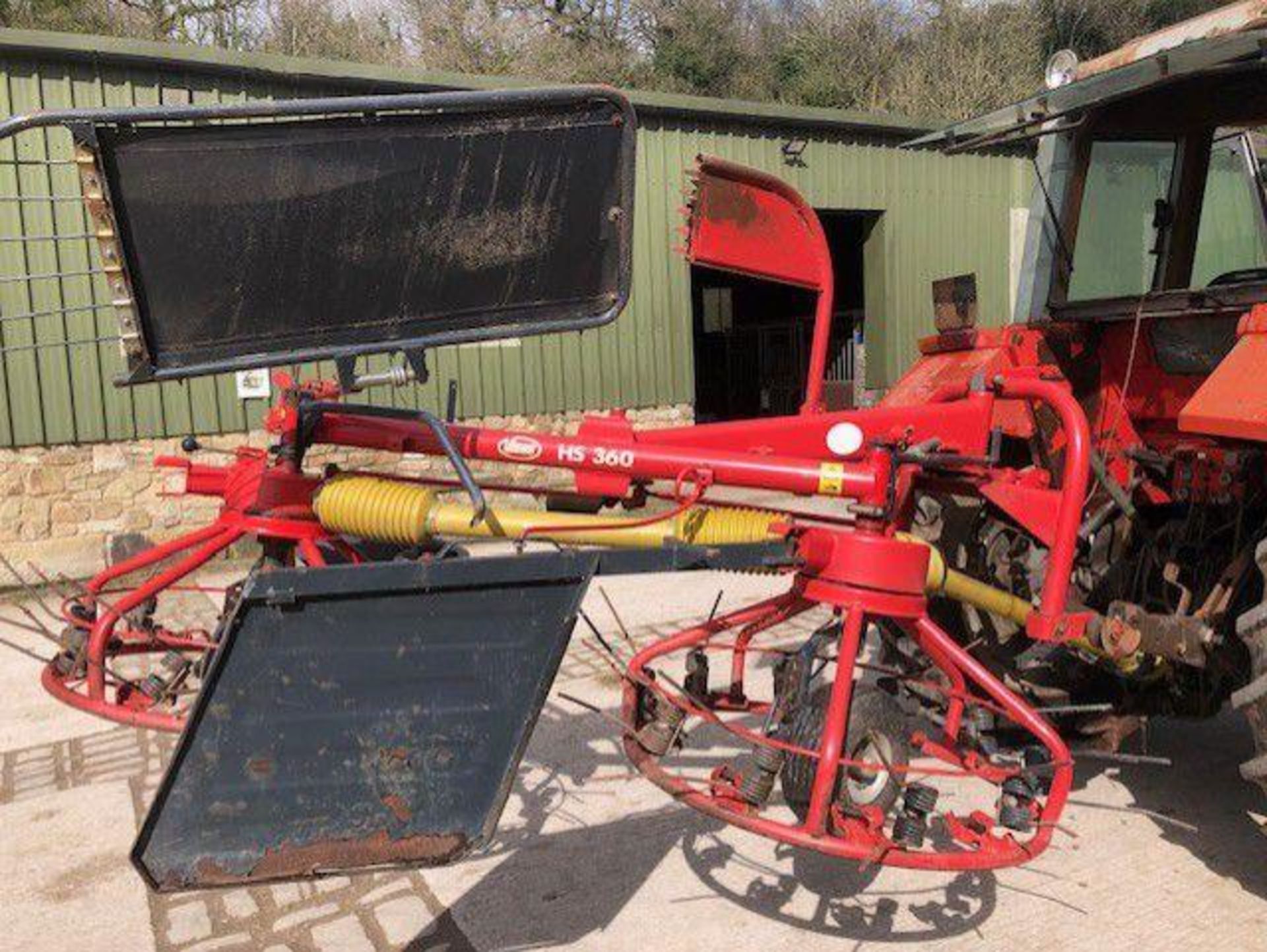 VICON HS 360 TEDDER RAKE CAN BE USED AS BOTH TEDDER & RAKER WITH INSTRUCTION BOOK IN GOOD WORKING - Image 2 of 2