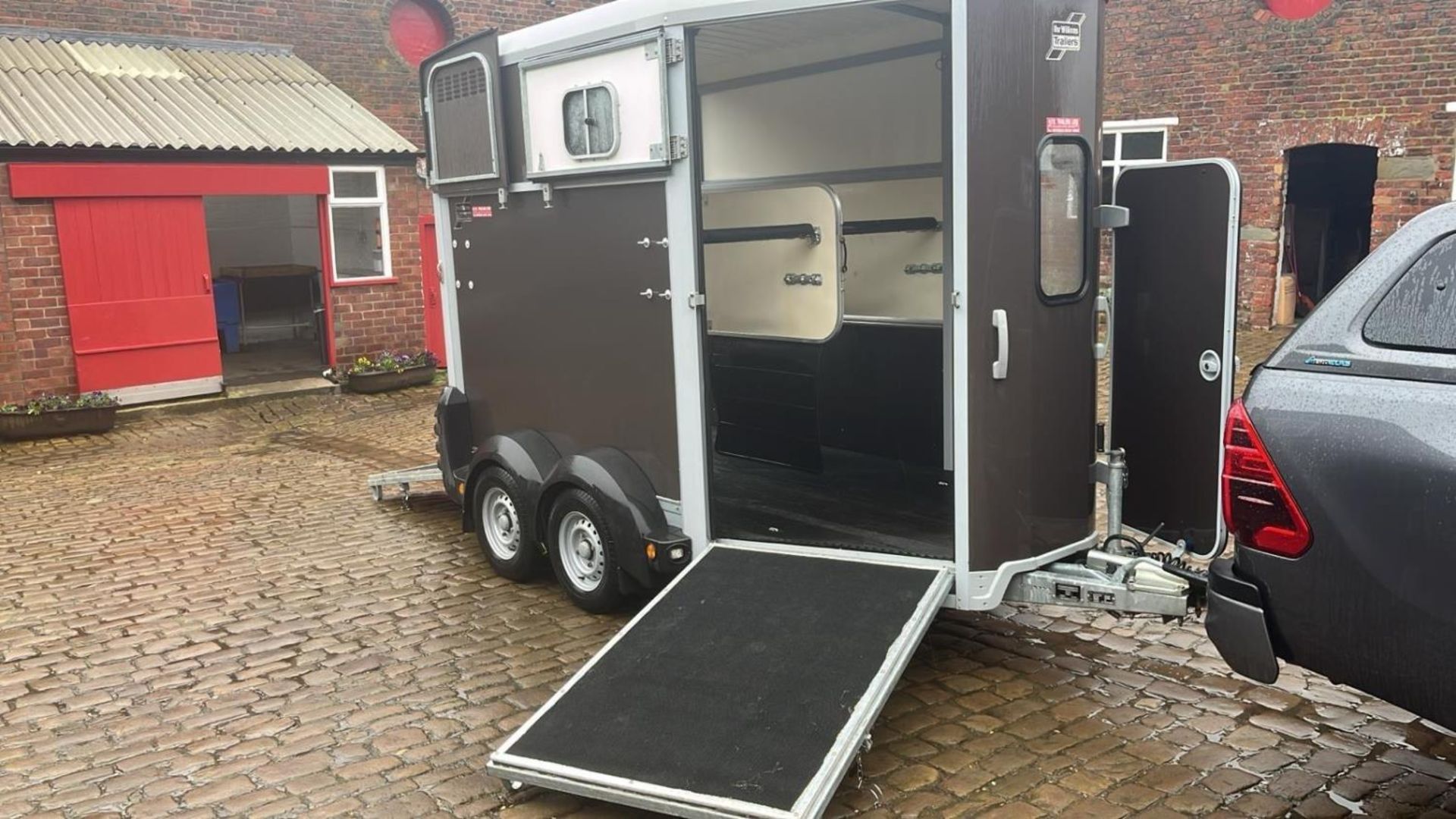 2017 IFOR WILLIAMS HB506 TWIN AXLE HORSE TRAILER +VAT - Image 8 of 15