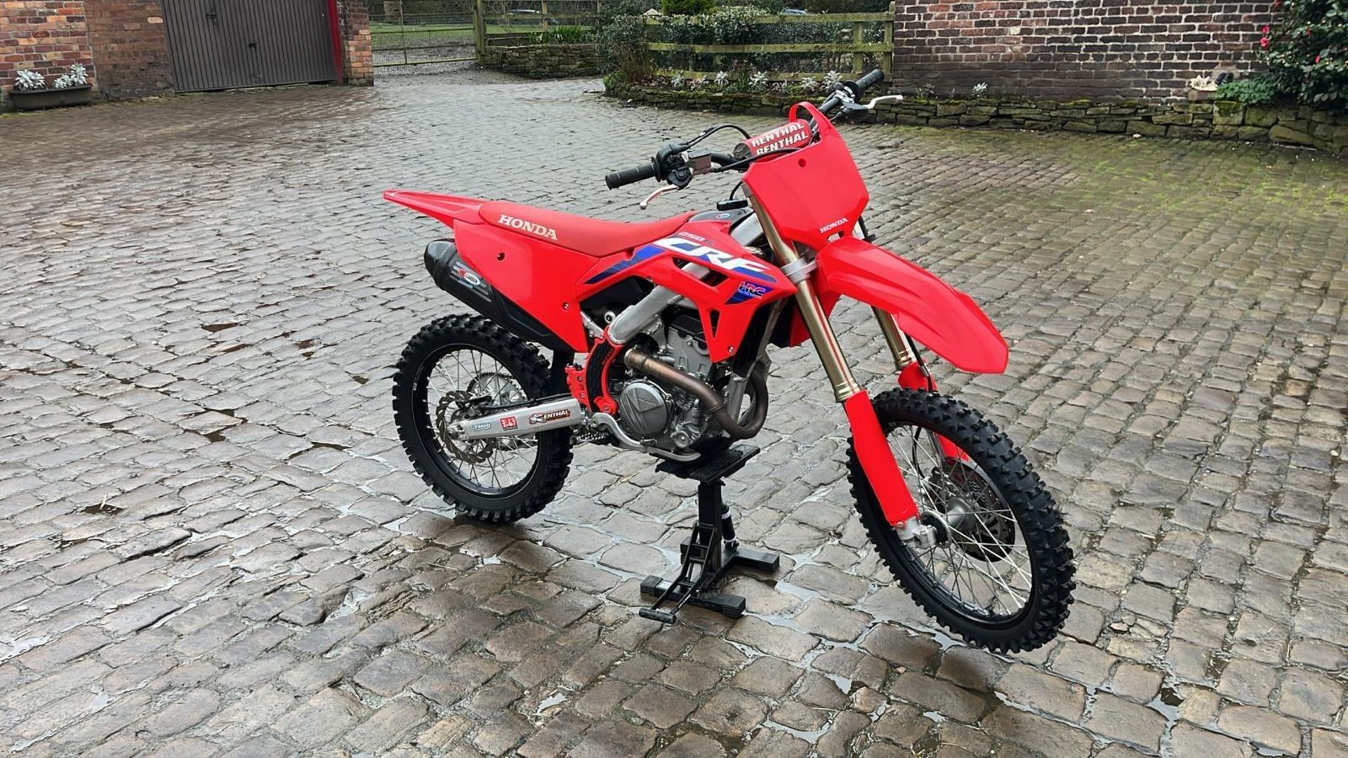 2023 HONDA CRF250R/RX APICO MOTORBIKE 285 MILES AT CATALOGING + VAT