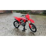 2023 HONDA CRF250R/RX APICO MOTORBIKE 285 MILES AT CATALOGING + VAT