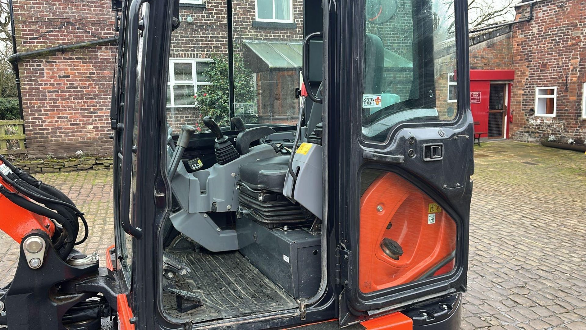 2019 KUBOTA U48-4 COMPACT EXCAVATOR 552 HOURS WITH HYDRAULIC QUICK HITCH TO BE SOLD WITH 4 BUCKETS - Image 14 of 24