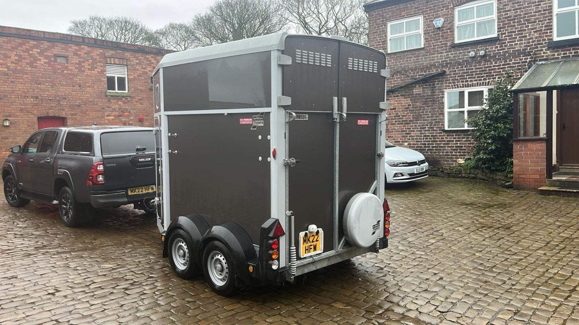 2017 IFOR WILLIAMS HB506 TWIN AXLE HORSE TRAILER +VAT - Image 2 of 15