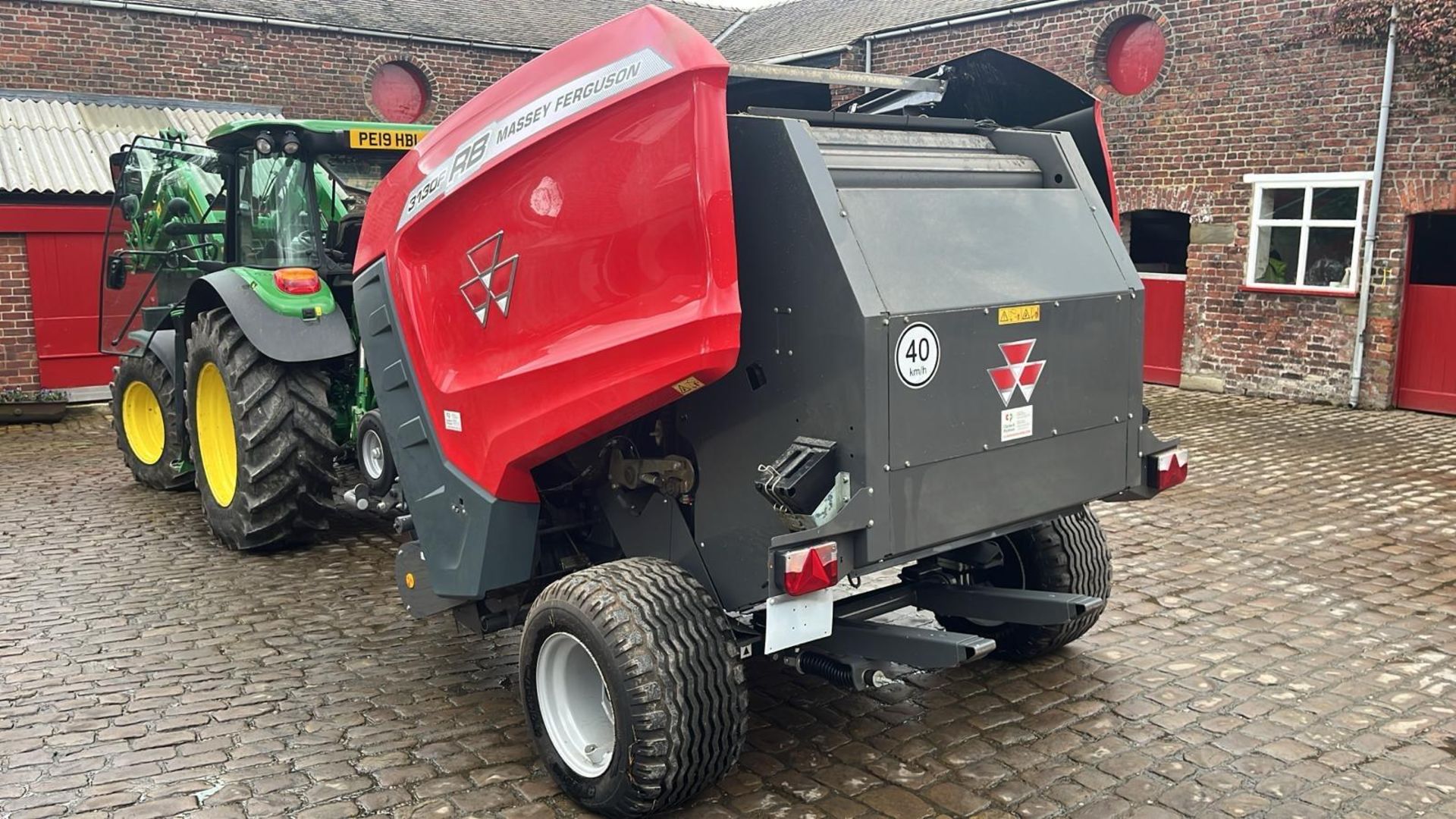 2021 MASSEY FERGUSON RB 3130F ROUND BALER BALE COUNT 1818 BALES + VAT - Image 4 of 17