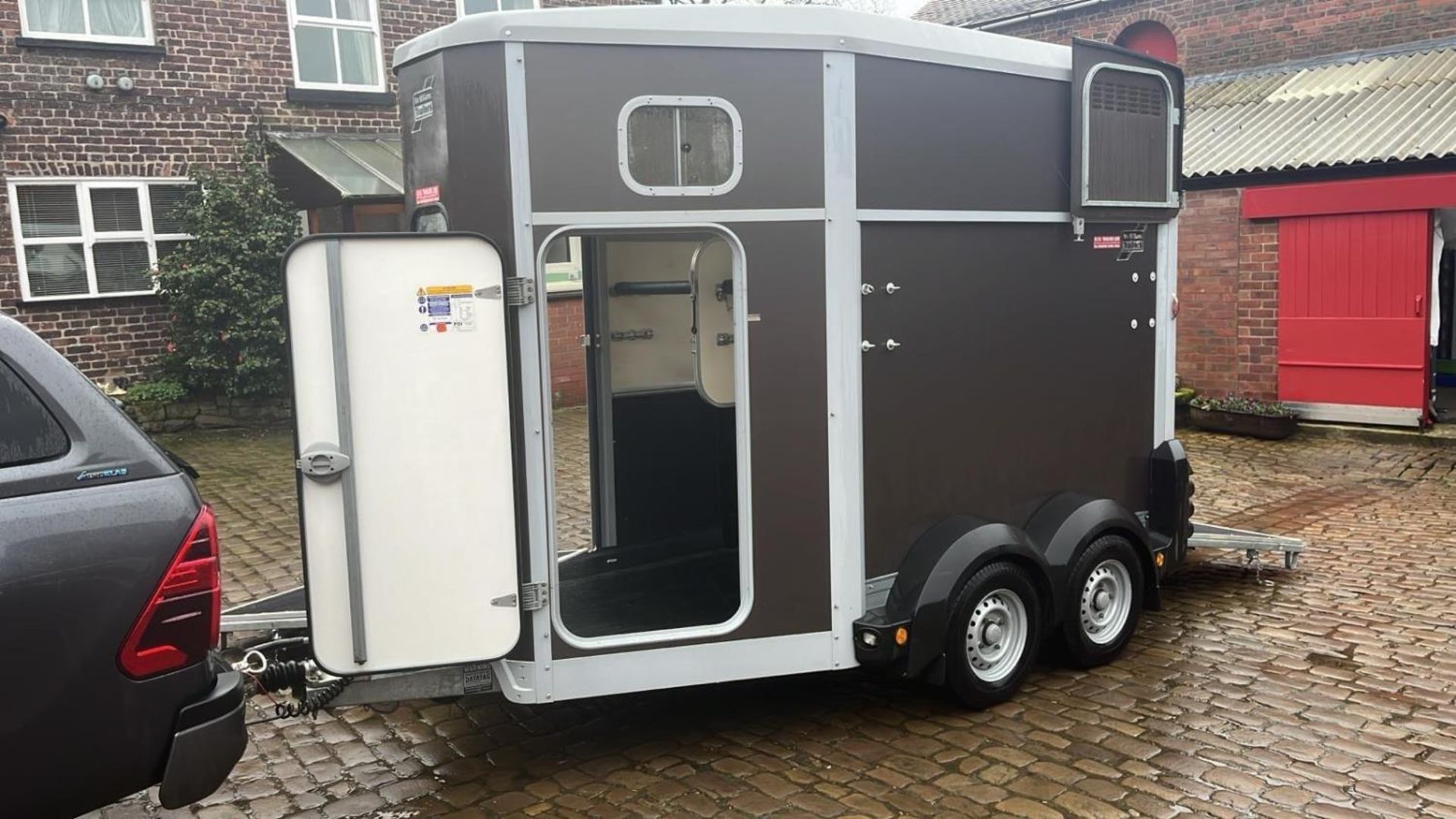 2017 IFOR WILLIAMS HB506 TWIN AXLE HORSE TRAILER +VAT - Image 12 of 15