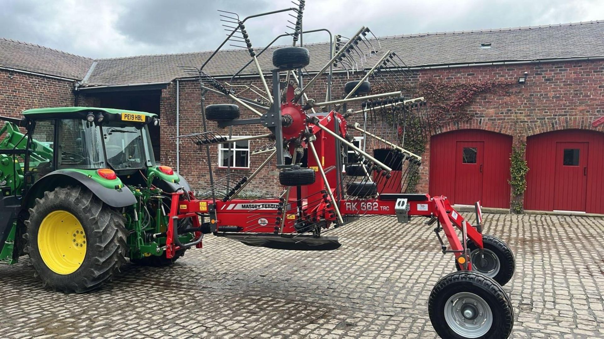 MASSEY FERGUSON RK 662 TRC ROTOR RAKE WITH OPERATORS MANUAL + VAT - Image 7 of 17