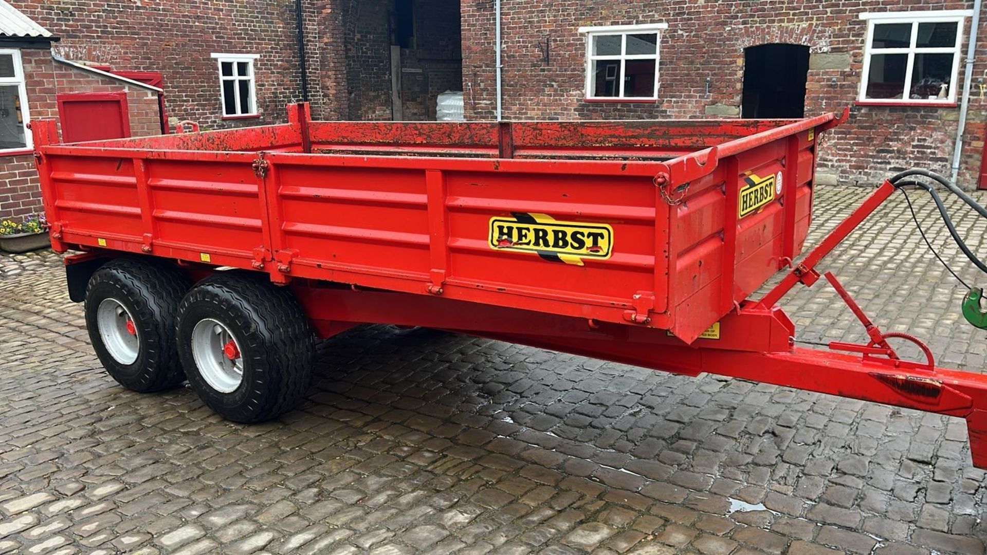 HERBST TWIN AXLE HYDRAULIC TIPPING TRAILER SERIAL NUMBER DS1340191716 + VAT - Image 2 of 17