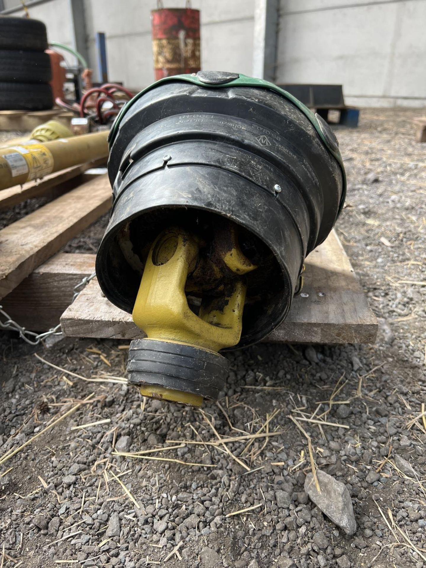 WALTERSHIELD WIDE ANGLE PTO & COVER EG TO FIT A ROUND BALER COST NEARLY £1000 + VAT - Bild 3 aus 3