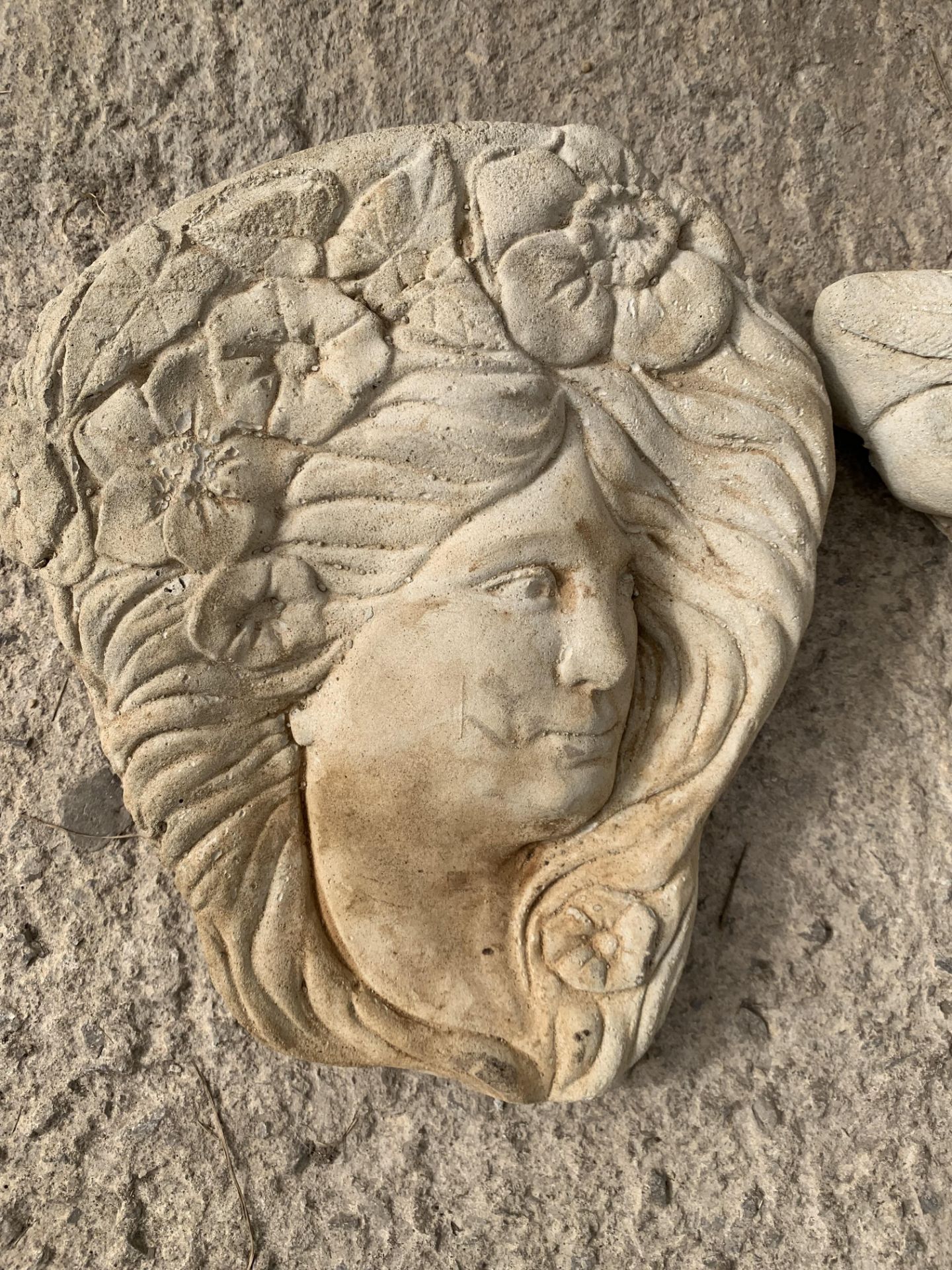 TWO CONCRETE WALL PLAQUES TO INCLUDE A CHERUB NO VAT - Image 3 of 6