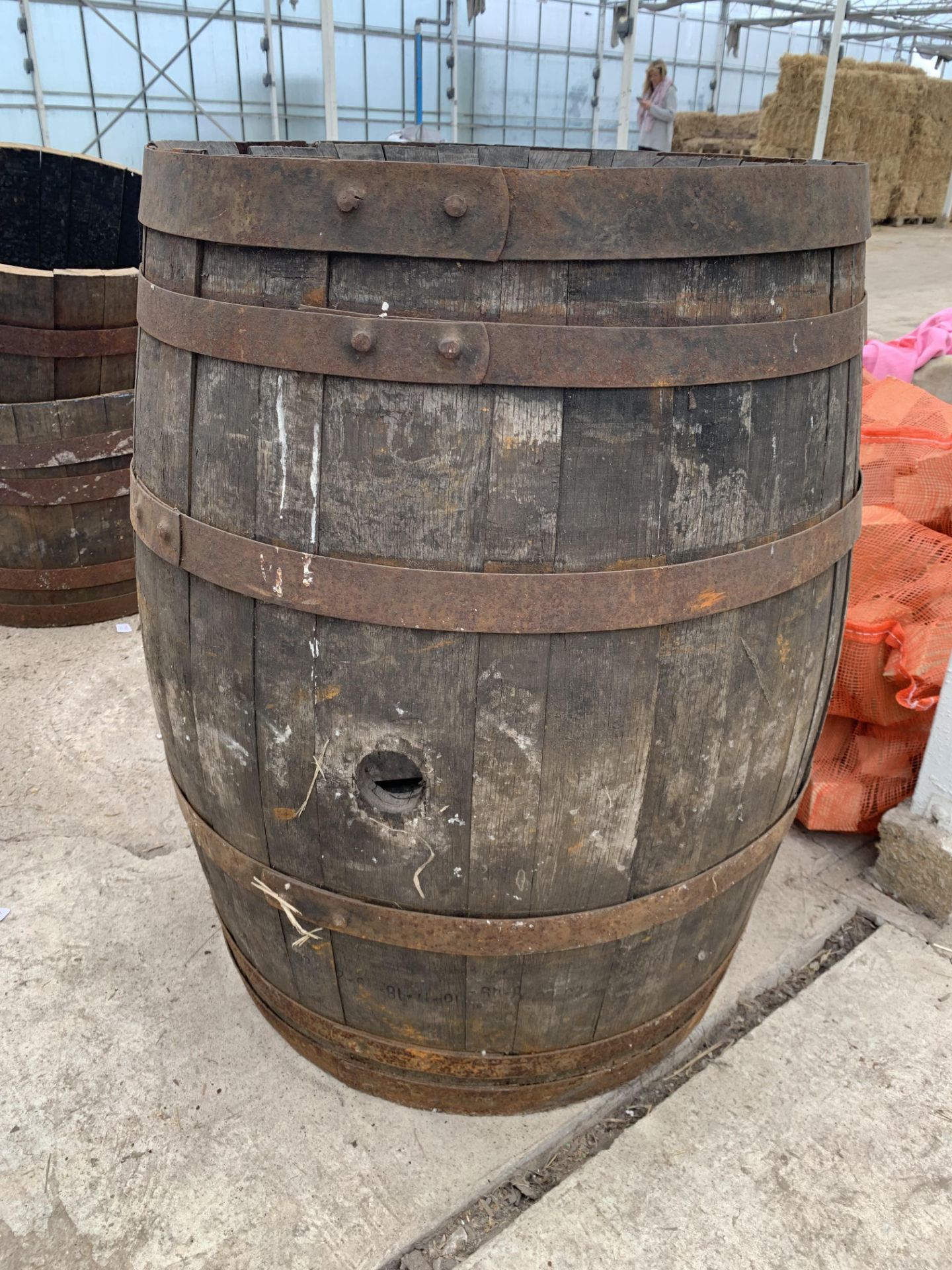 A VINTAGE OAK METAL BANDED BARREL NO VAT - Image 3 of 6