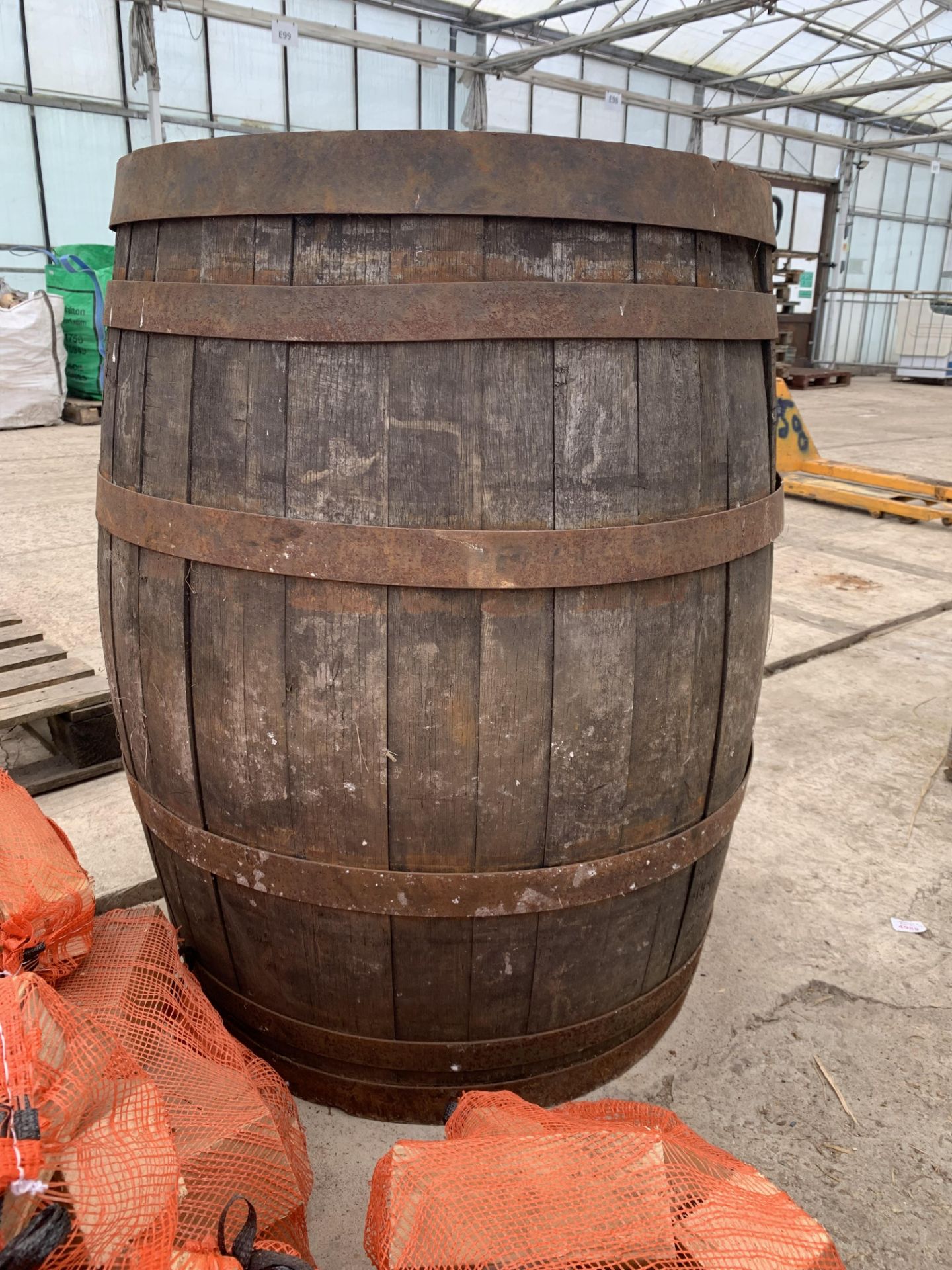 A VINTAGE OAK METAL BANDED BARREL NO VAT