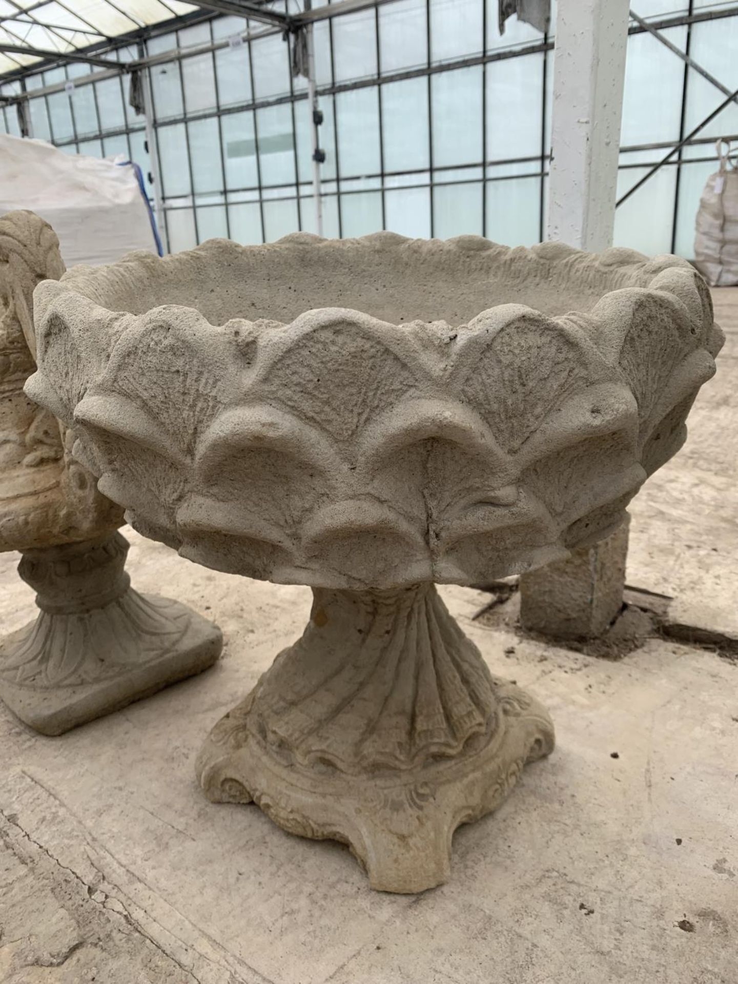 A PAIR OF CONCRETE PINEAPPLE URN PLANTERS NO VAT - Image 6 of 8