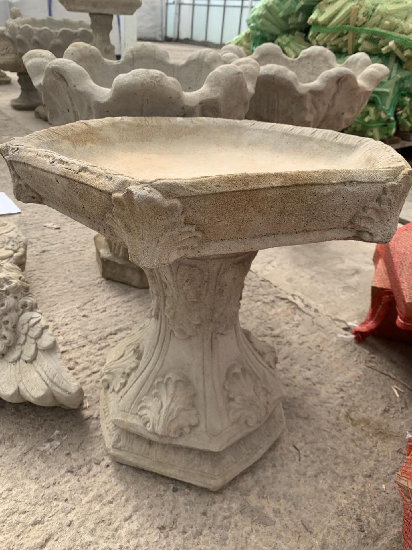 A CONCRETE HEXAGONAL BIRD BATH NO VAT - Image 6 of 6