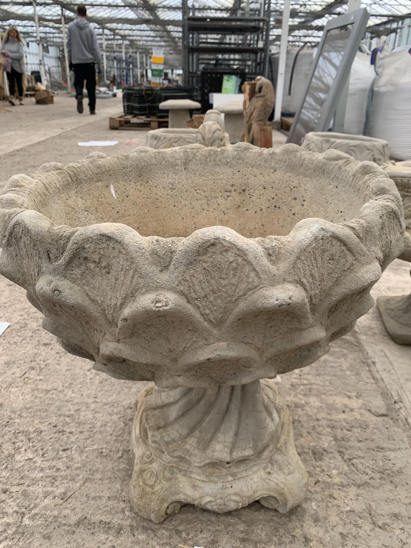 A PAIR OF CONCRETE PINEAPPLE URN PLANTERS NO VAT - Image 3 of 8