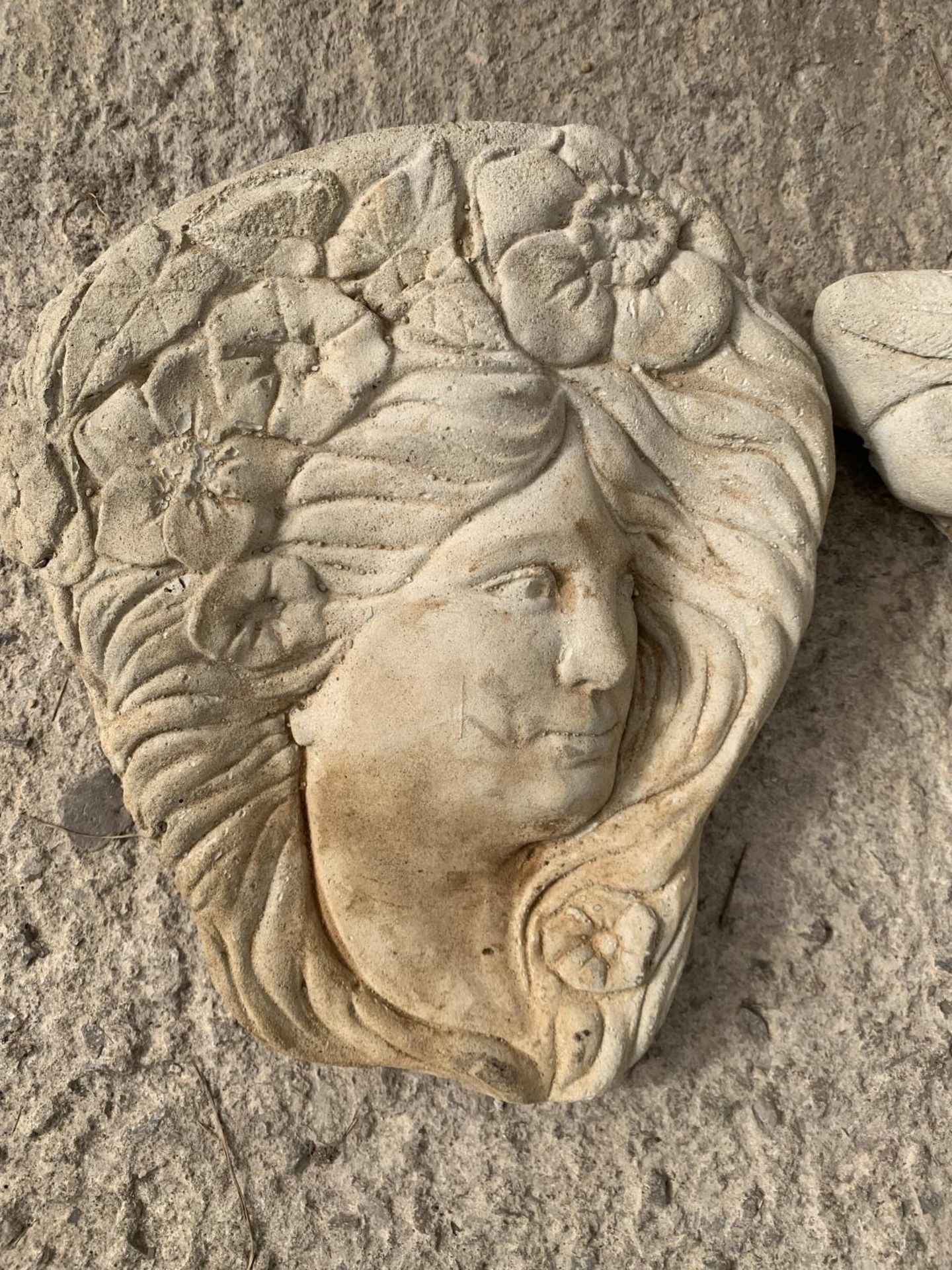 TWO CONCRETE WALL PLAQUES TO INCLUDE A CHERUB NO VAT - Image 4 of 6