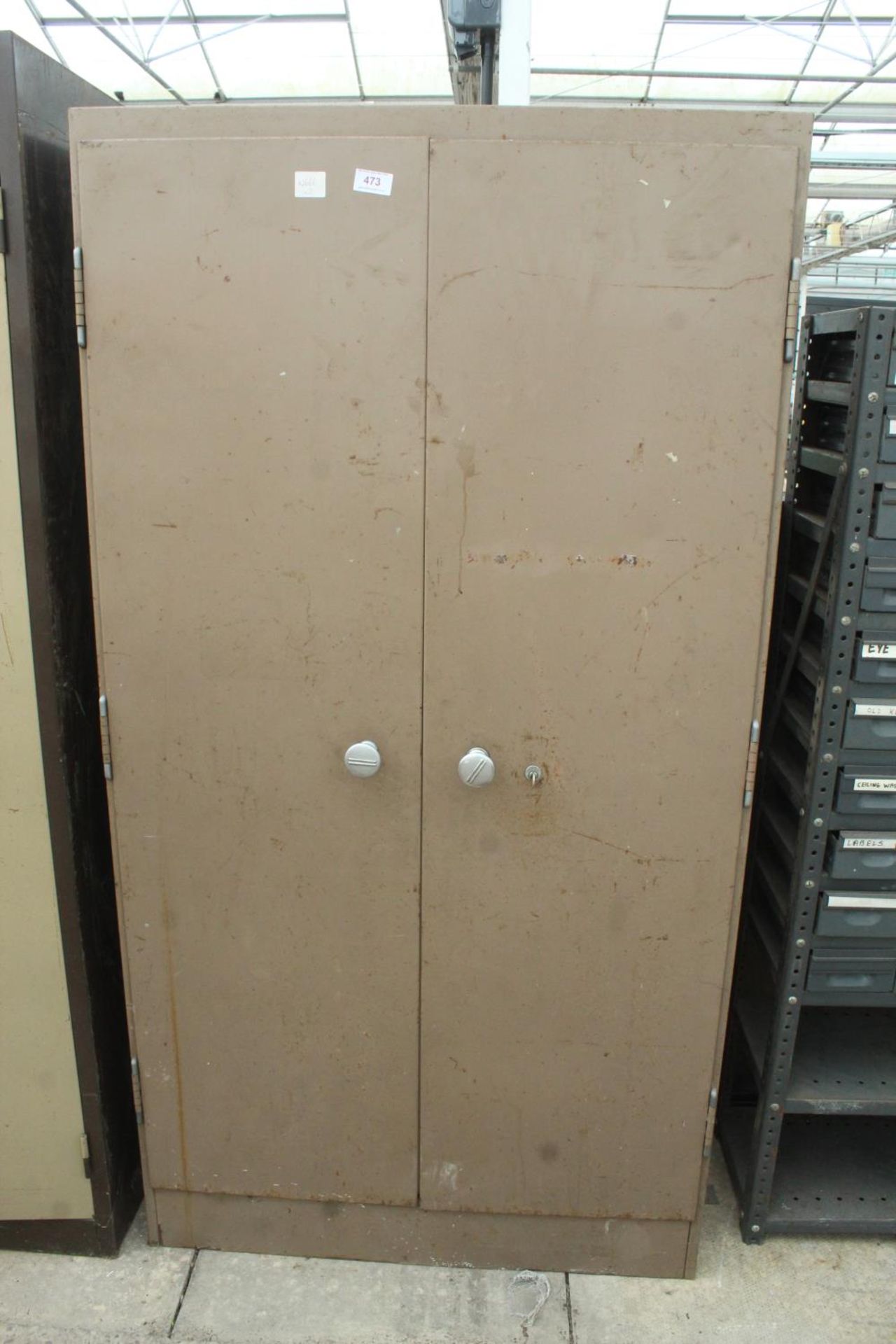 A TWO DOOR METAL WORKSHOP STORAGE CUPBOARD NO VAT