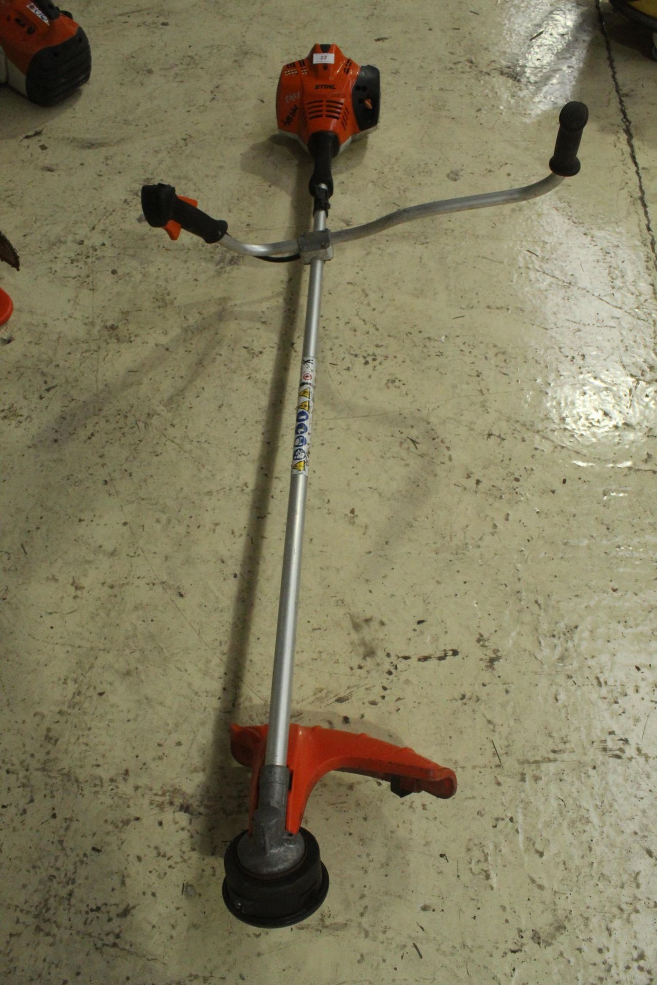 STIHL COW HANDLE STRIMMER NO VAT - Image 2 of 3