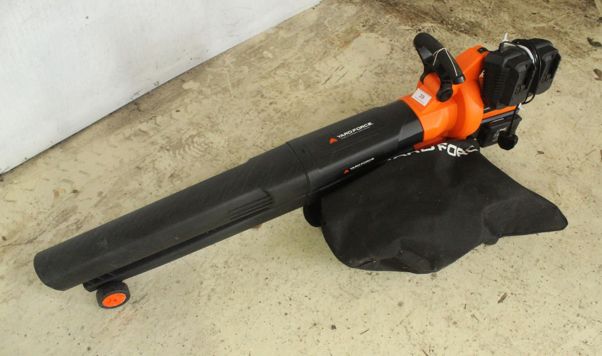 YARDFORCE LEAF BLOWER AND BATTERY CHARGER NO VAT