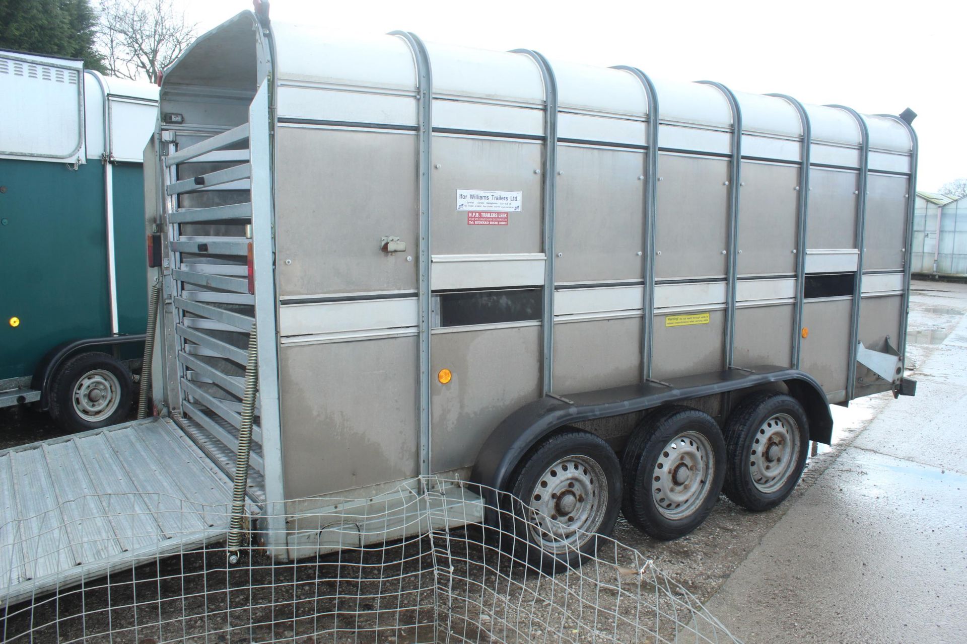 IFOR WILLIAMS TA510 14' TRI AXLE STOCK TRAILER WITH LARGE DIVISION + VAT - Image 5 of 5