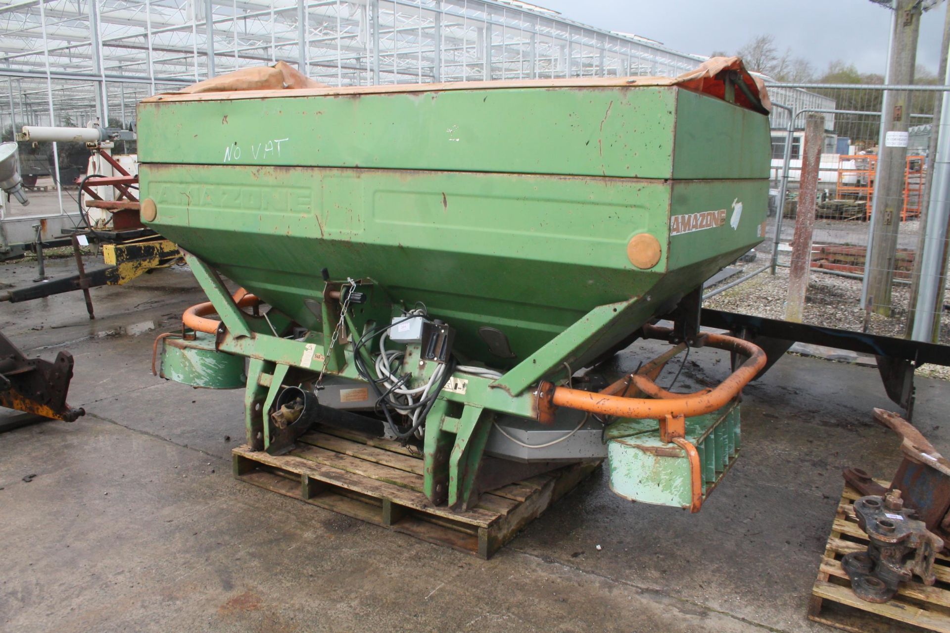 AMAZONE 1500 FERTILISER SPREADER NO VAT