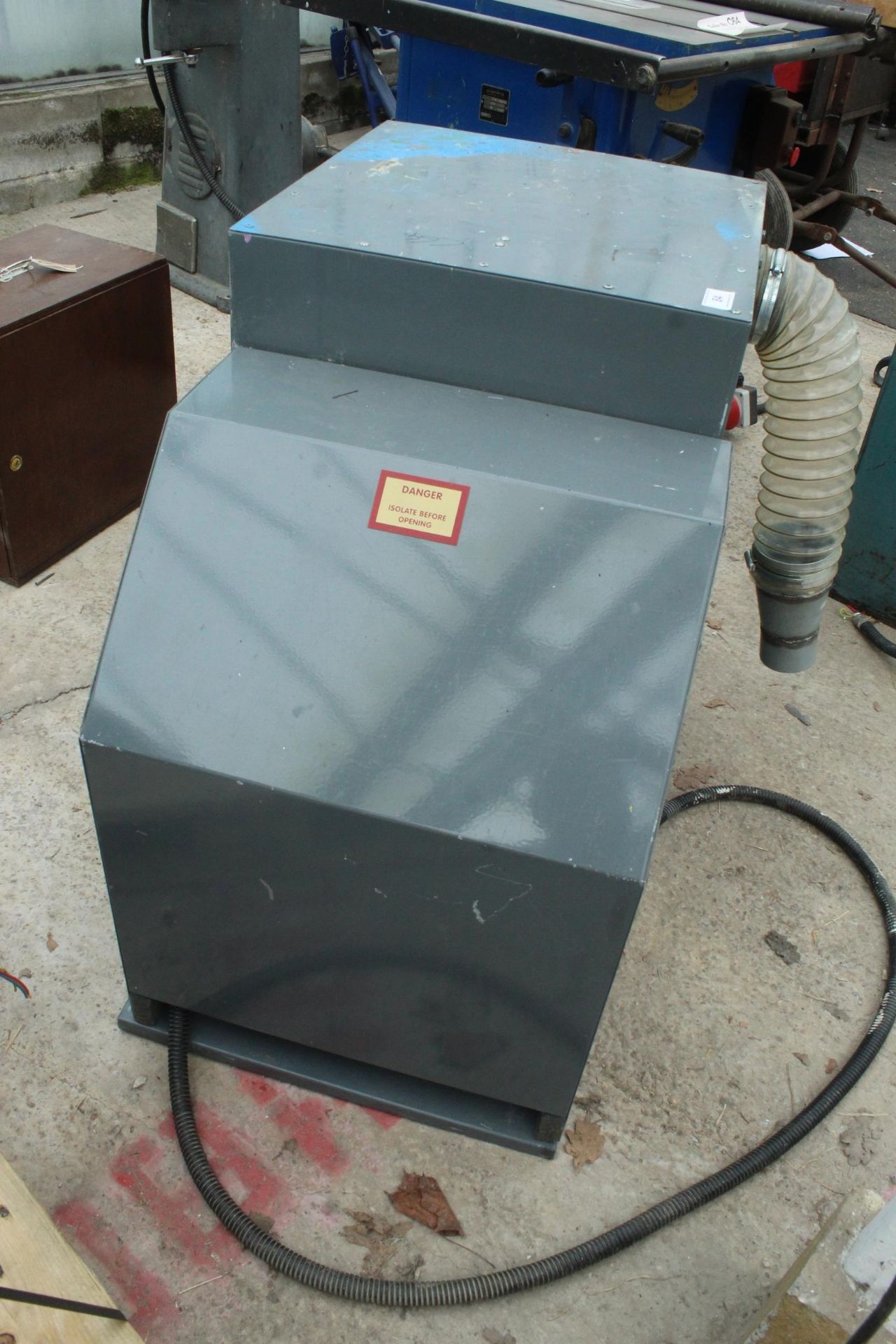 DUST EXTRACTION UNIT UNTESTED NO VAT - Image 2 of 2