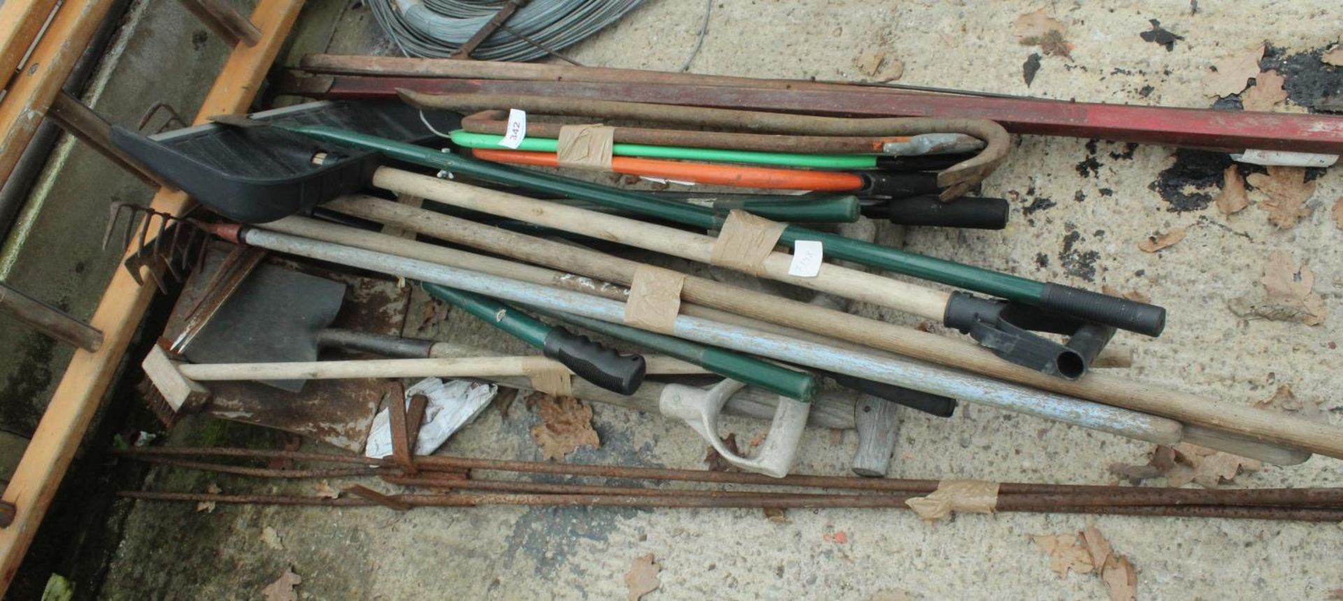 ASSORTMENT OF HAND TOOLS NO VAT