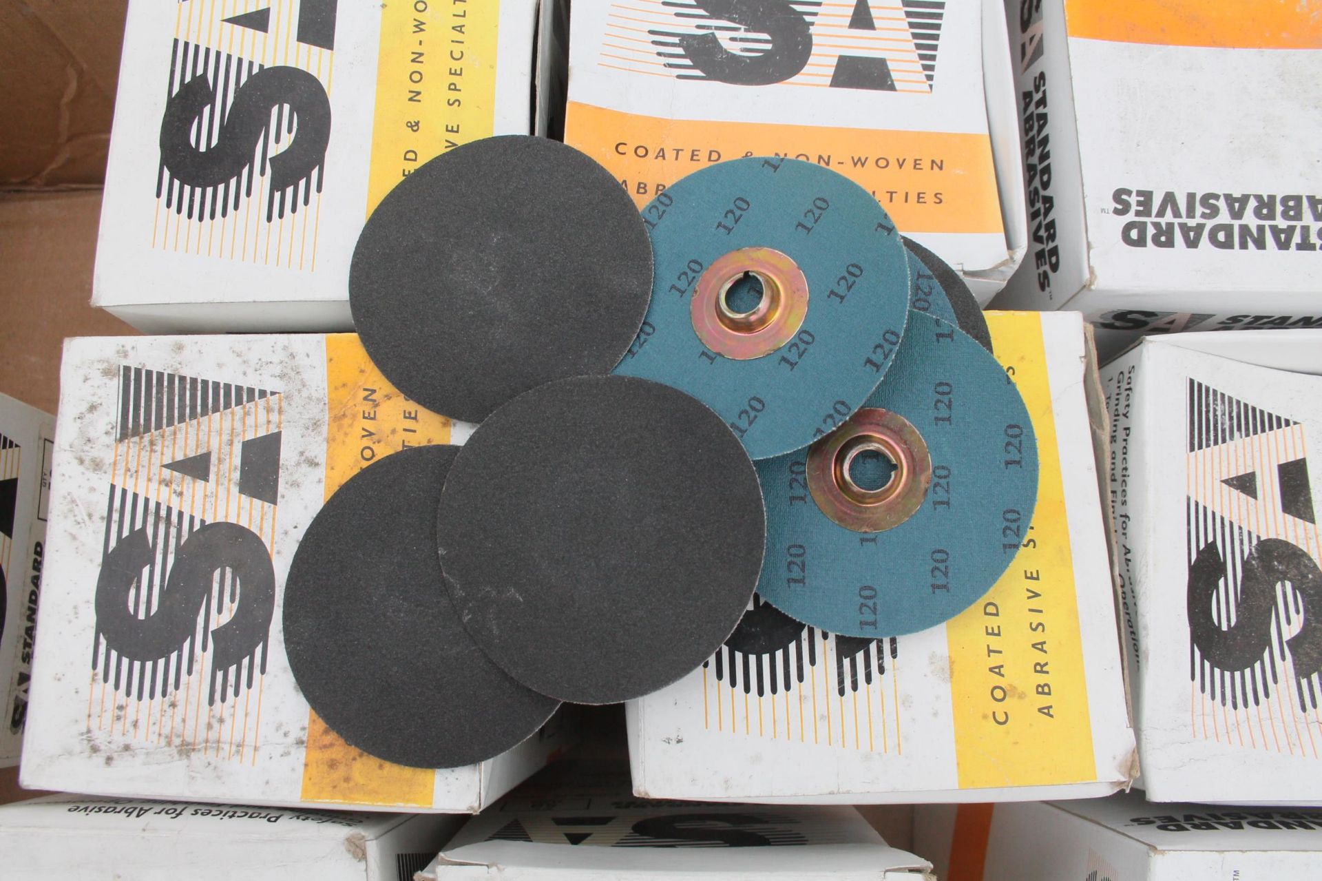 BOXES OF ABRASIVE PADS NO VAT - Bild 2 aus 2