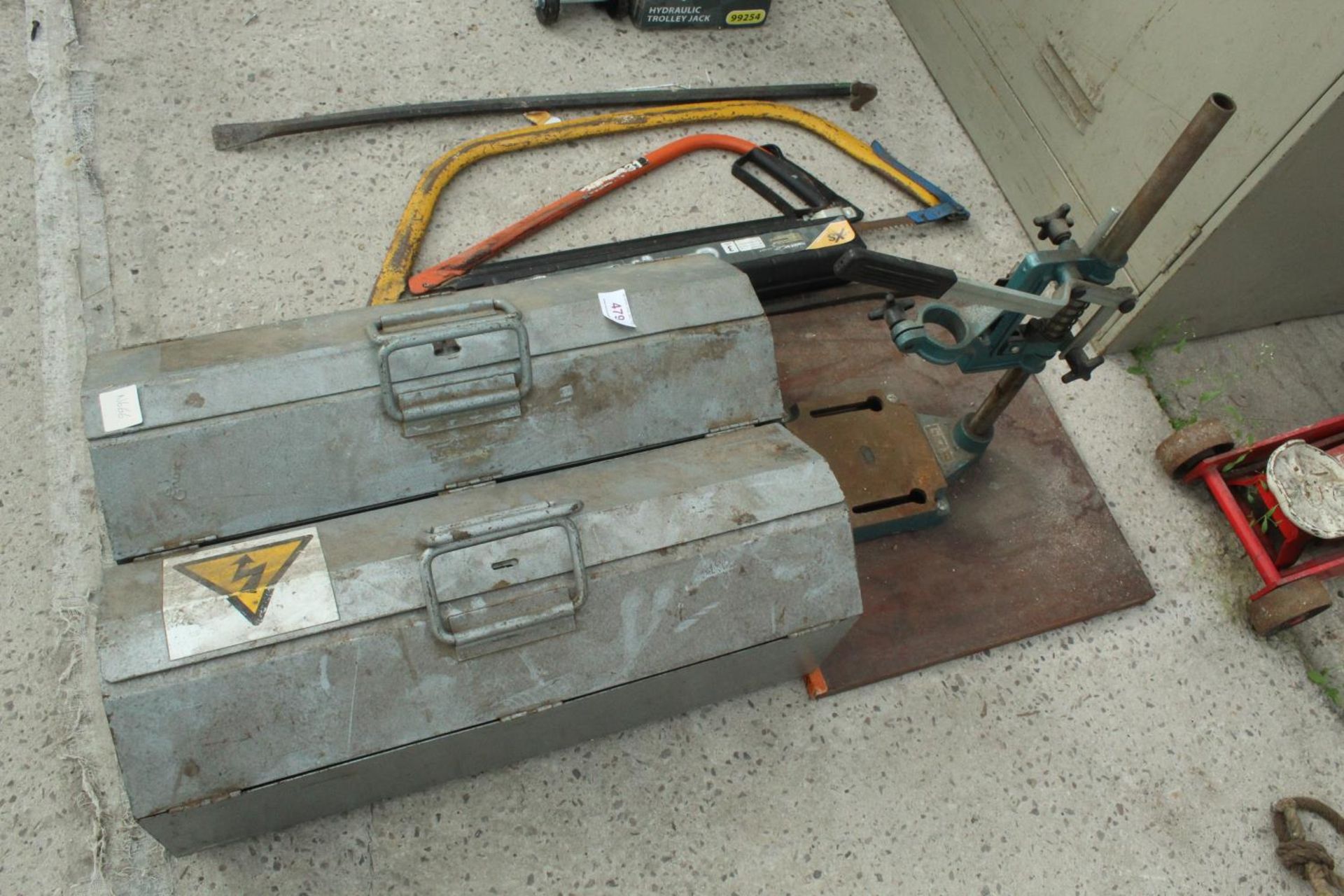 AN ASSORTMENT OF TOOLS TO INCLUDE SAWS, CROW BAR AND 2 TOOL BOXES NO VAT - Image 2 of 3