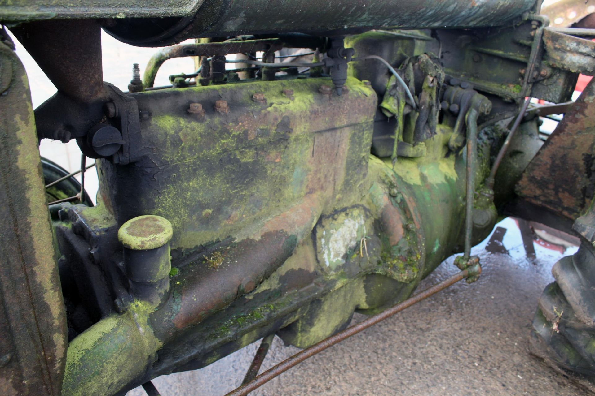 FORDSON TRACTOR WIDE WING, RESTORATION PROJECT UNSURE OF MODEL AND YEAR, NO LOG BOOK AND NO KEYS. - Image 5 of 6