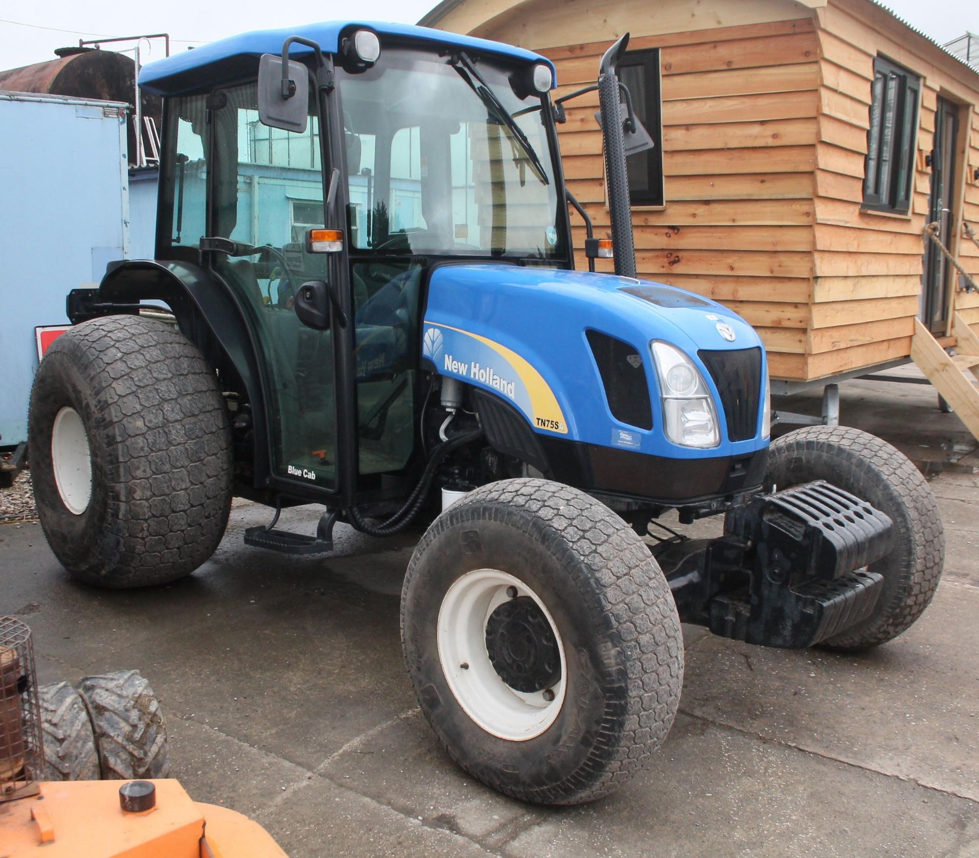 NEW HOLLAND TN75 TRACTOR HX05JEJ FIRST REG 01/04/05 1045 HOURS ONE OWNER FROM NEW NO VAT - Image 2 of 8