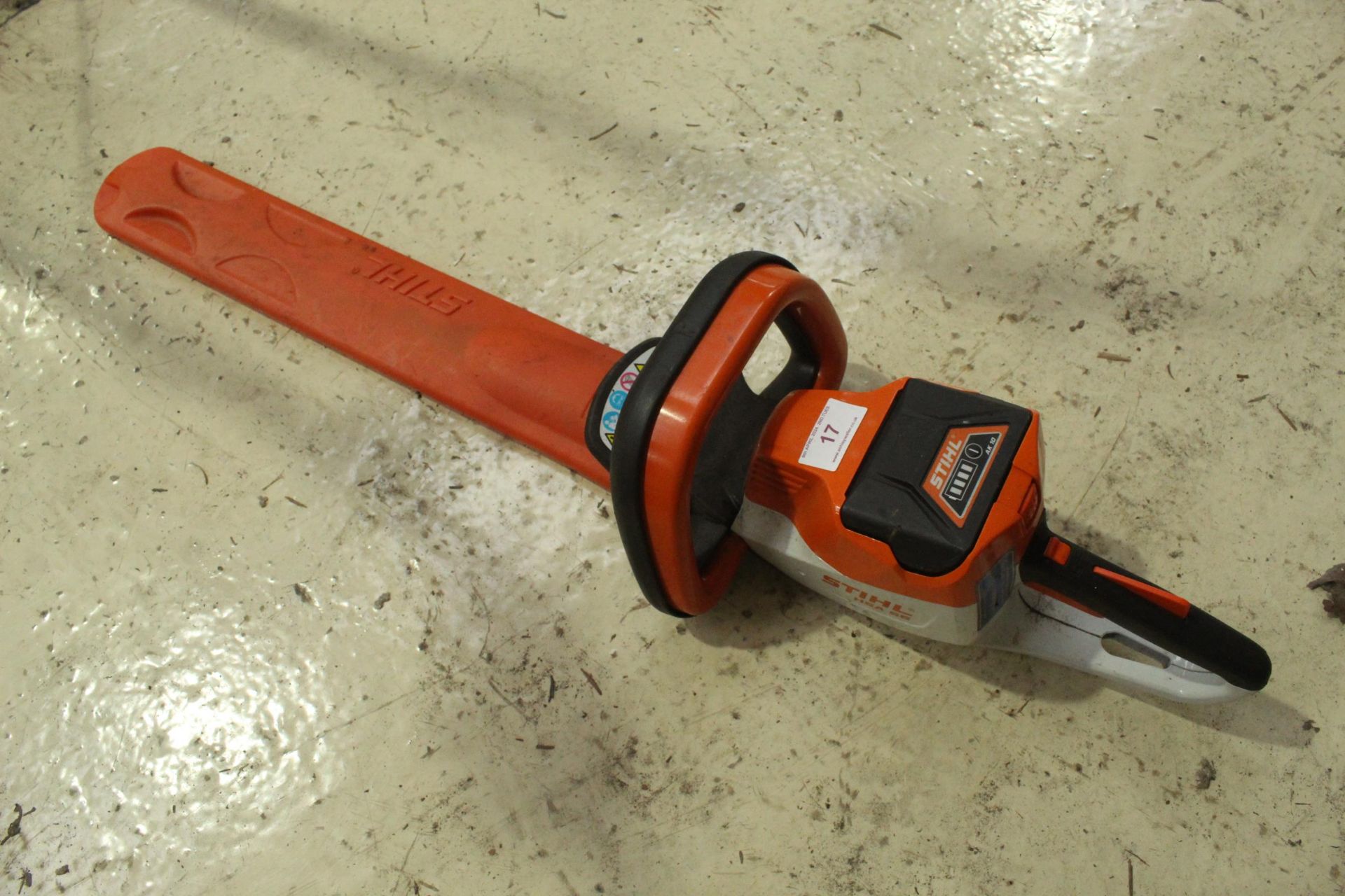 STIHL HEDGE CUTTER /BLOWER/CHAINSAW WITH 2 BATTERY CHARGERS ALL IN VERY GOOD WORKING ORDER NO VAT - Image 3 of 6