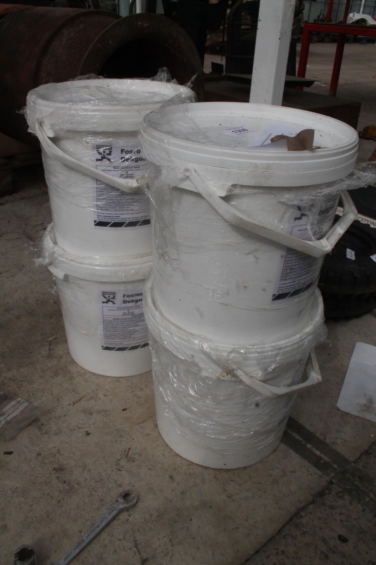 4 TUBS OF DEKGUARD ELASTIC CONCRETE TREATMENT NO VAT