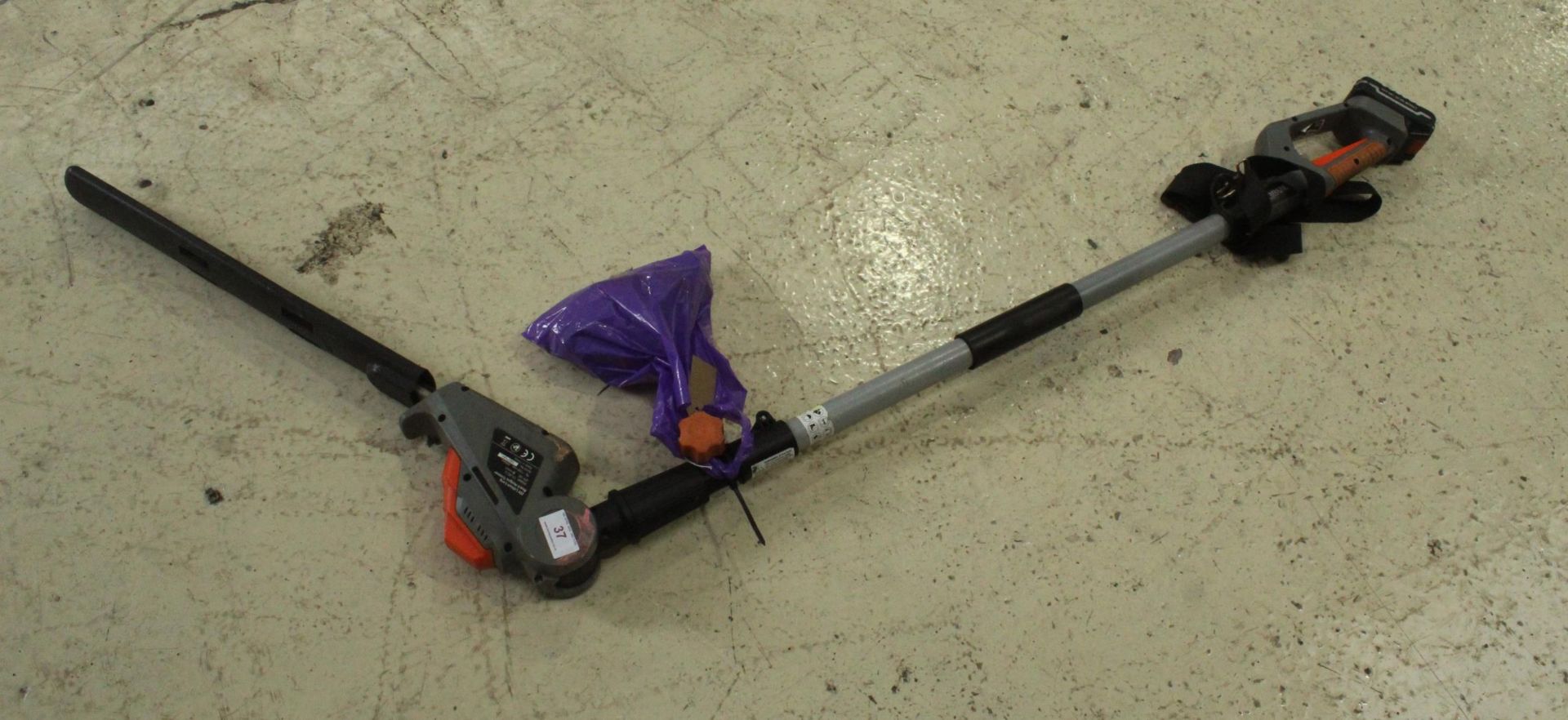 HEDGE TRIMMER WITH BATTERY CHARGER NO VAT