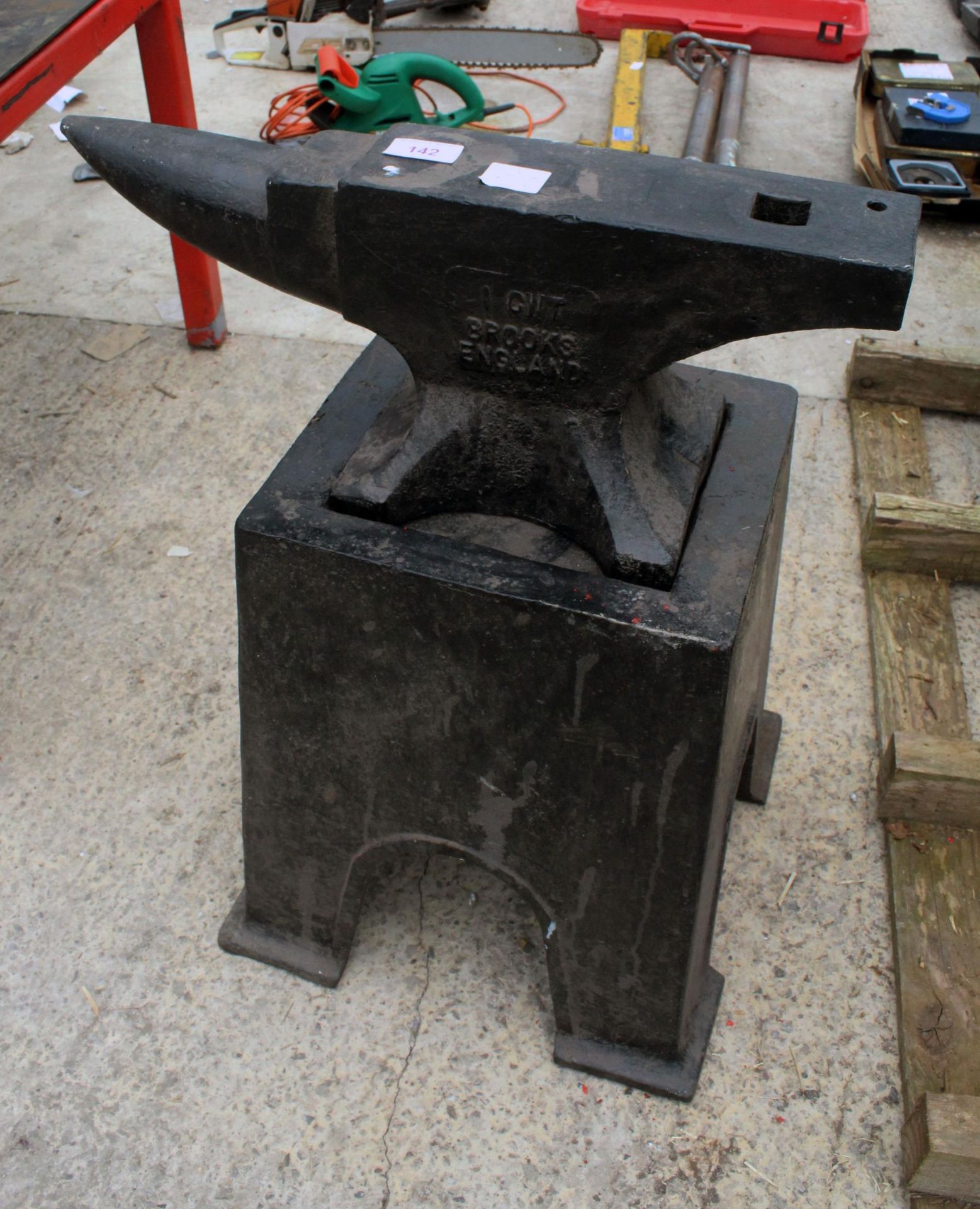 ORIGINAL ANVIL AND STAND + VAT - Image 2 of 3