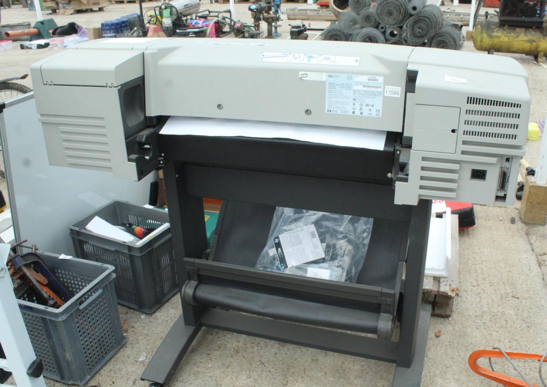 WIDE FORMAT HP DESIGNJET 500 PRINTER WITH UPGRADED RAM NEW INK WAS TANK AND 9 CARTRIDGES, PAPER - Image 2 of 4