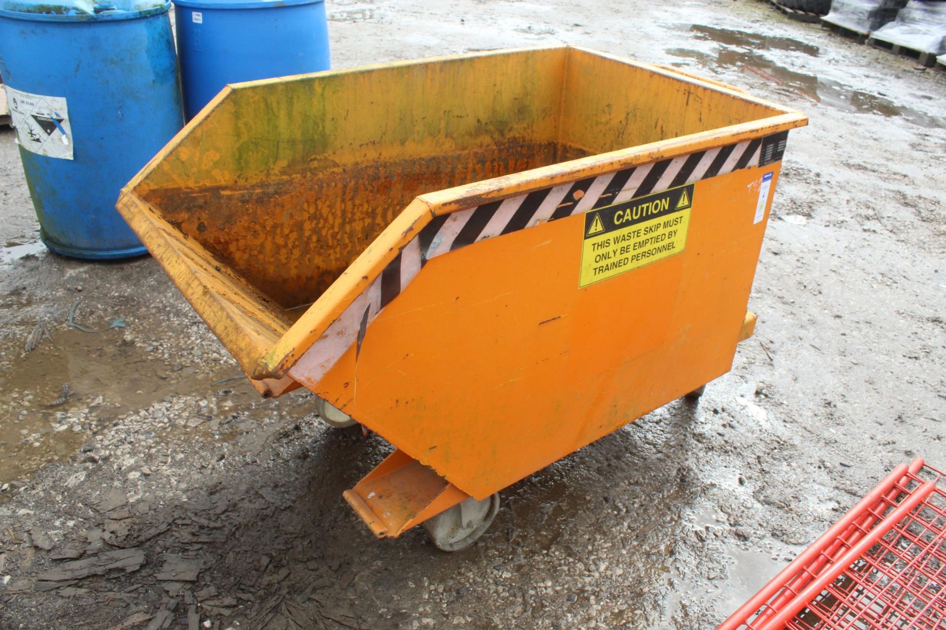 ORANGE TIPPING SKIP + VAT - Bild 2 aus 3