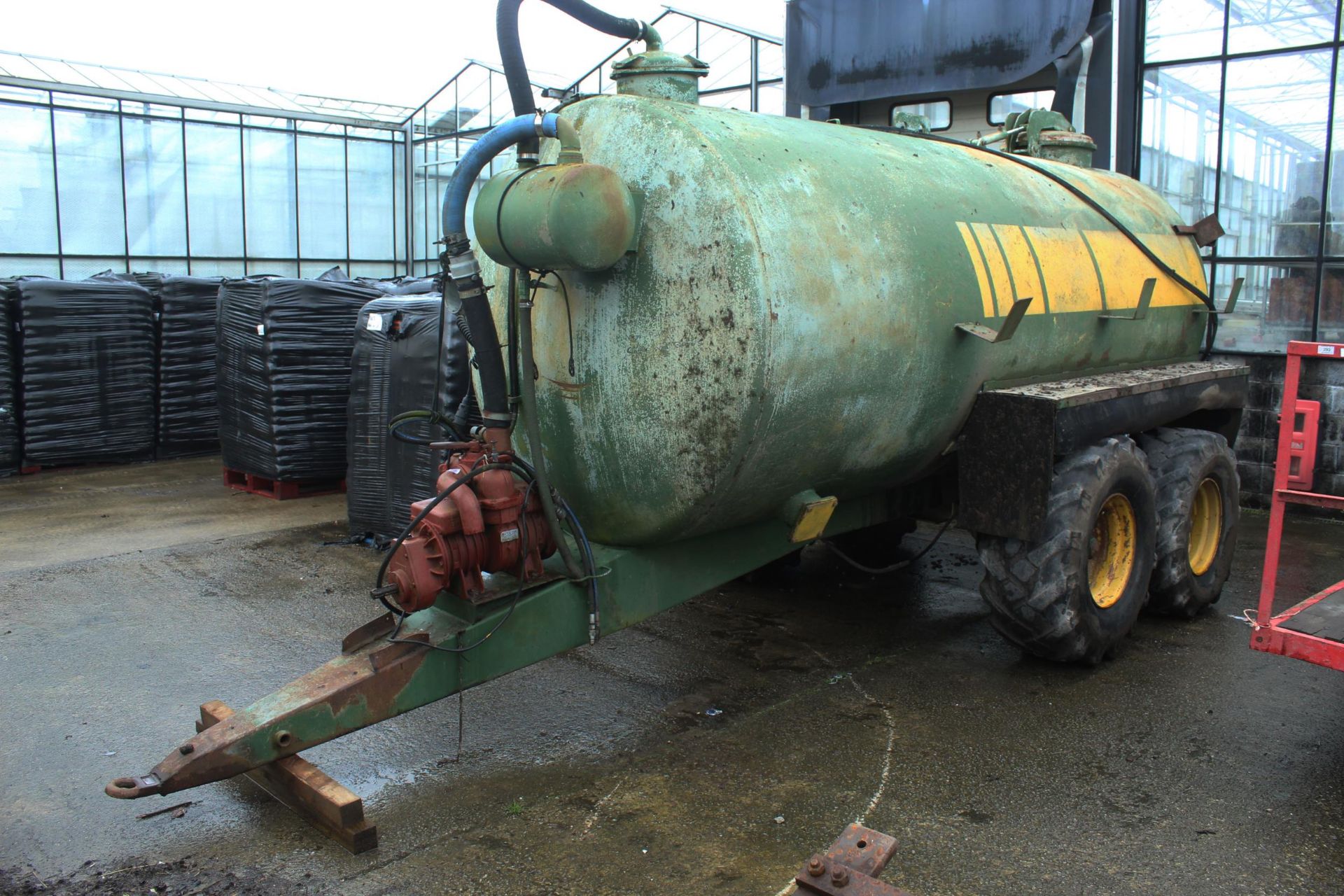 2011 SLURRY TANKER TWIN AXLE + VAT - Image 2 of 5