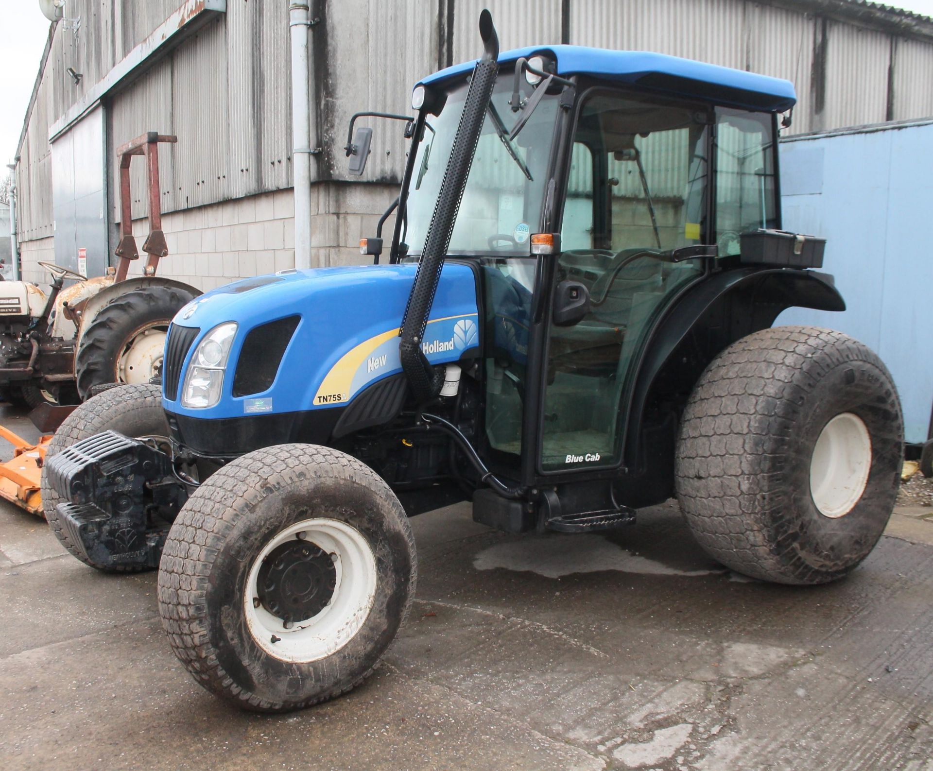 NEW HOLLAND TN75 TRACTOR HX05JEJ FIRST REG 01/04/05 1045 HOURS ONE OWNER FROM NEW NO VAT