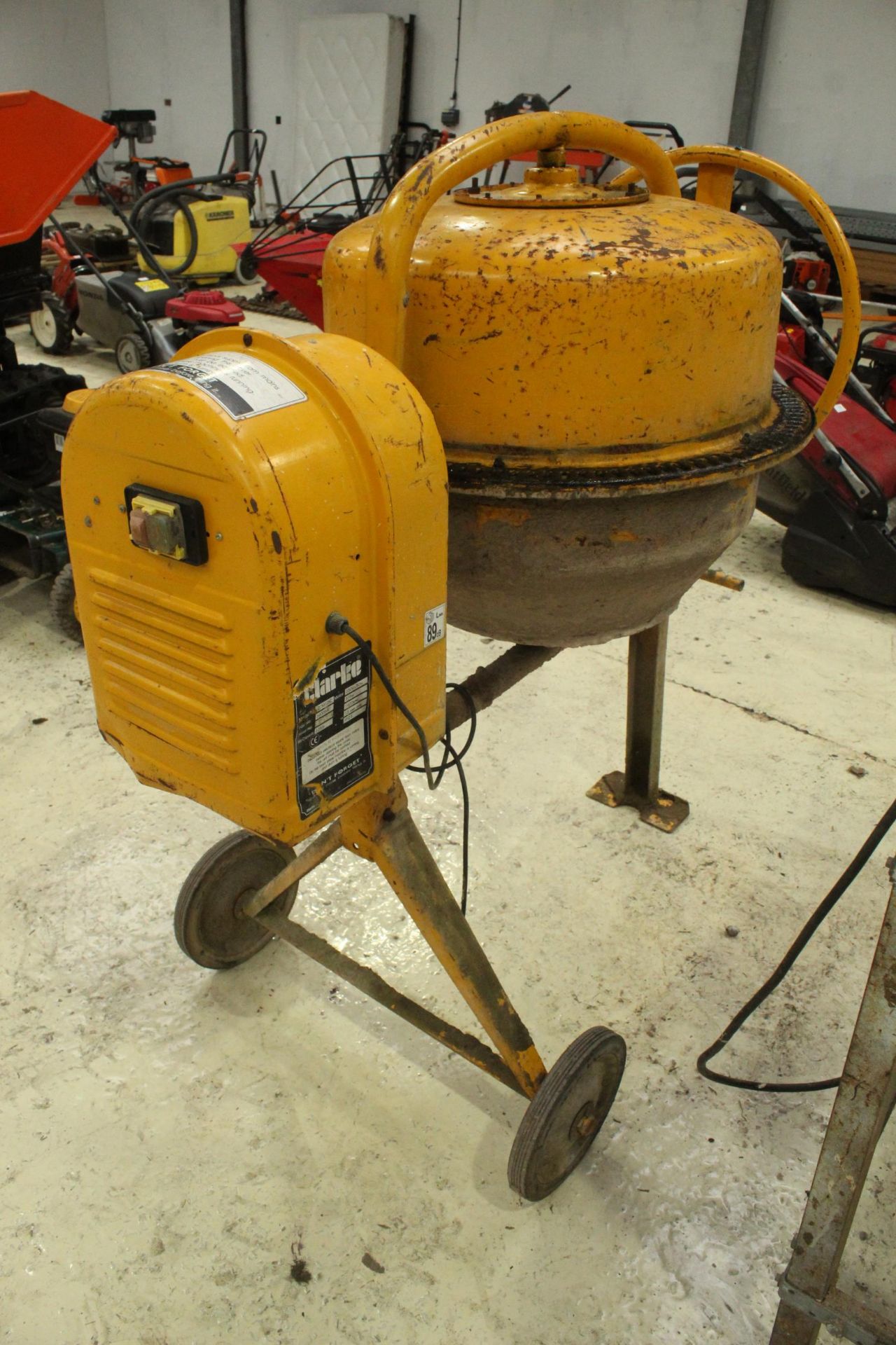 CLARKE CONCRETE MIXER IN WORKING ORDER NO VAT - Bild 3 aus 4